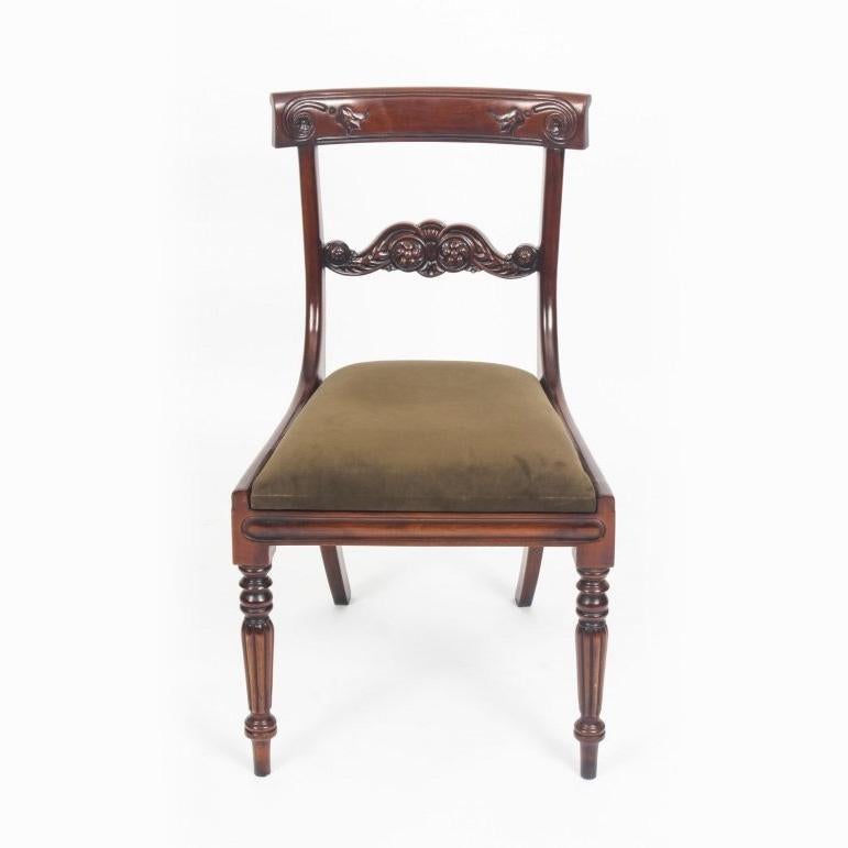 An absolutely fantastic English-made Vintage set of eight Regency Reviva dining chairs dating from the late 20th century.

These chairs have been masterfully hand crafted in beautiful solid flame mahogany throughout and the finish and attention to