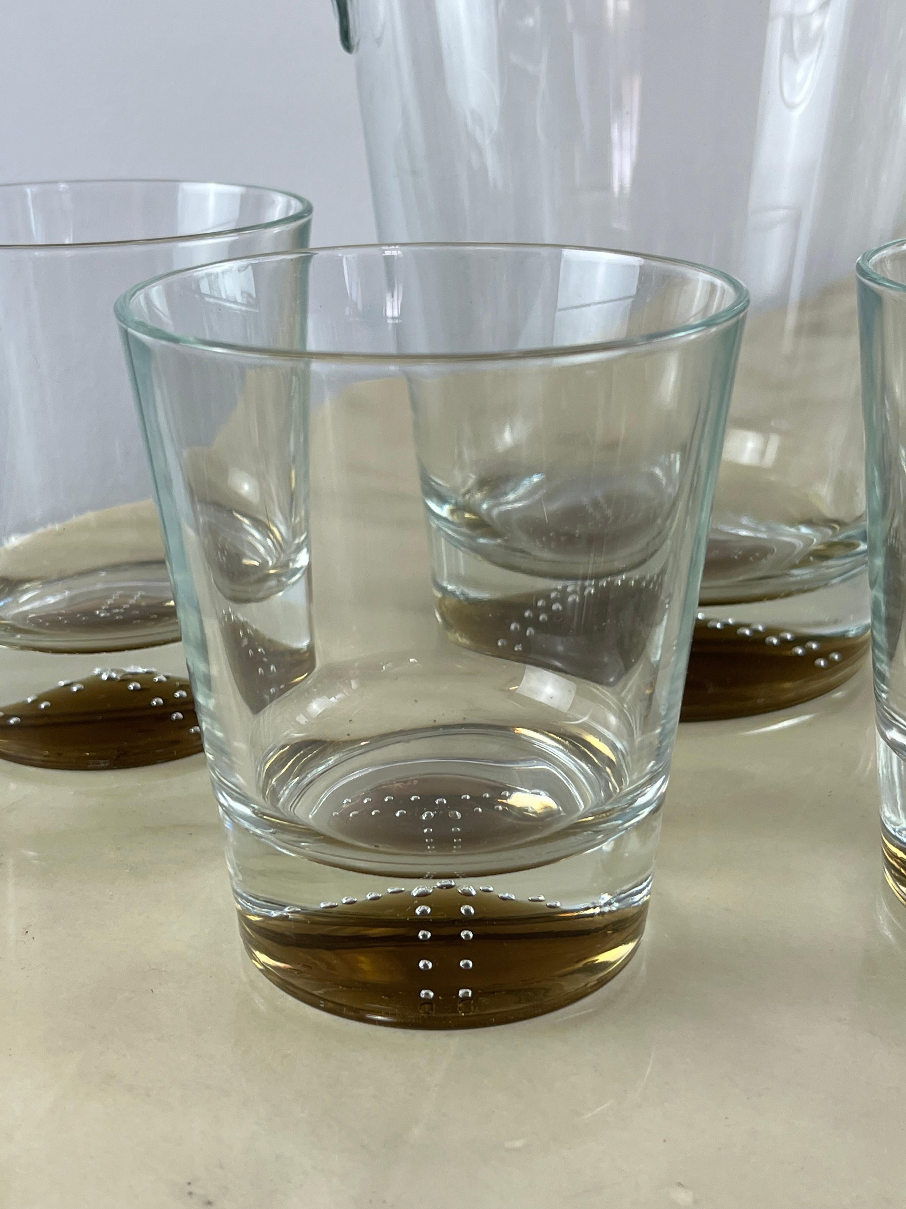 Vintage set ice bucket and 4 whiskey glasses, Italy, 70s
Entirely in crystal, the bucket has a diameter of 16 cm and a height of 14 cm. The glasses have a diameter of 9 cm and a height of 11 cm. Small signs of aging.