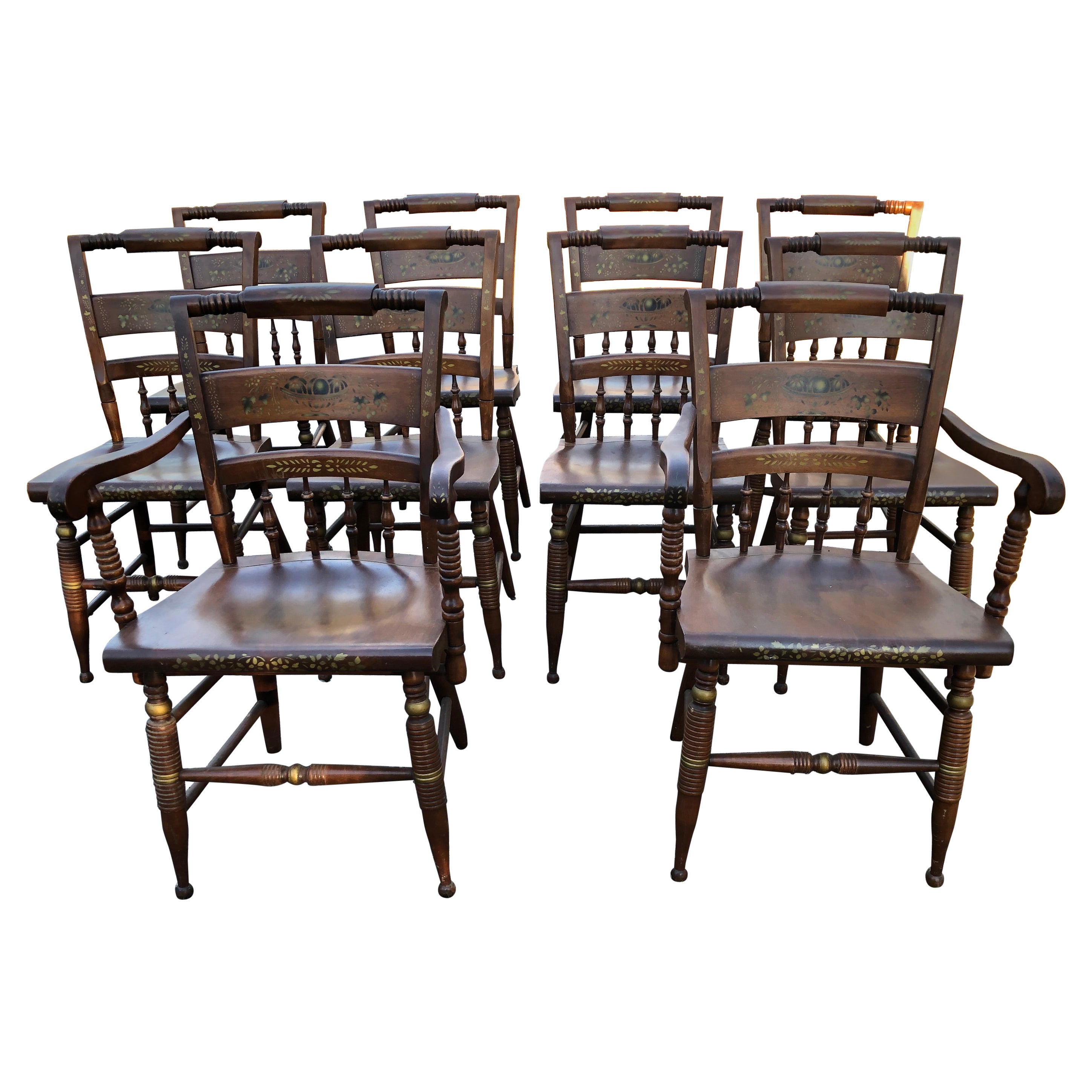 Set aus 10 klassischen, lackierten Nichols & Stone-Esszimmerstühlen im Angebot