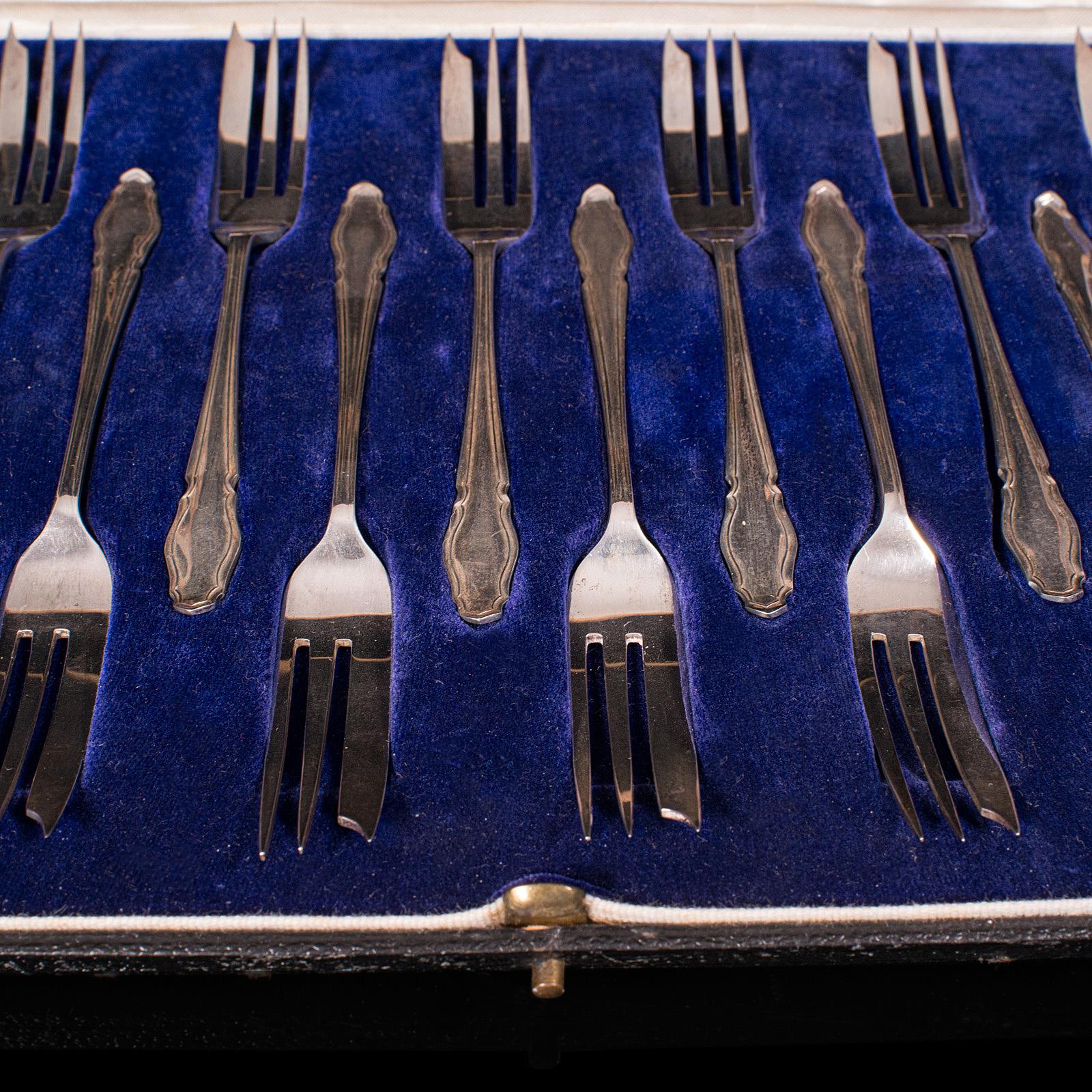 Vintage Set of 12 Cake Forks, English, Silver, Afternoon Tea, Cutlery, Art Deco For Sale 3