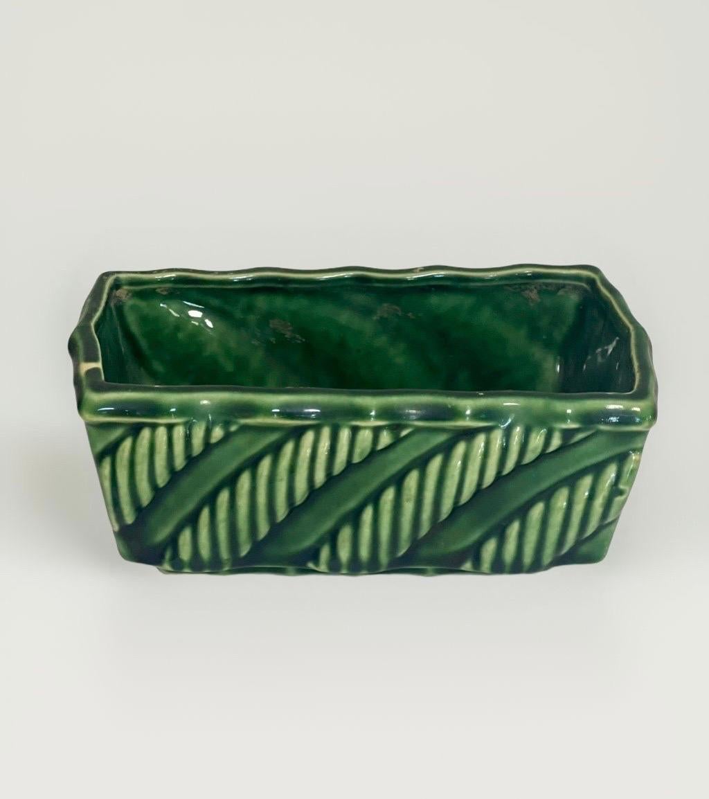 Set di 13 fioriere da collezione in ceramica smaltata rosa e verde in vendita 4