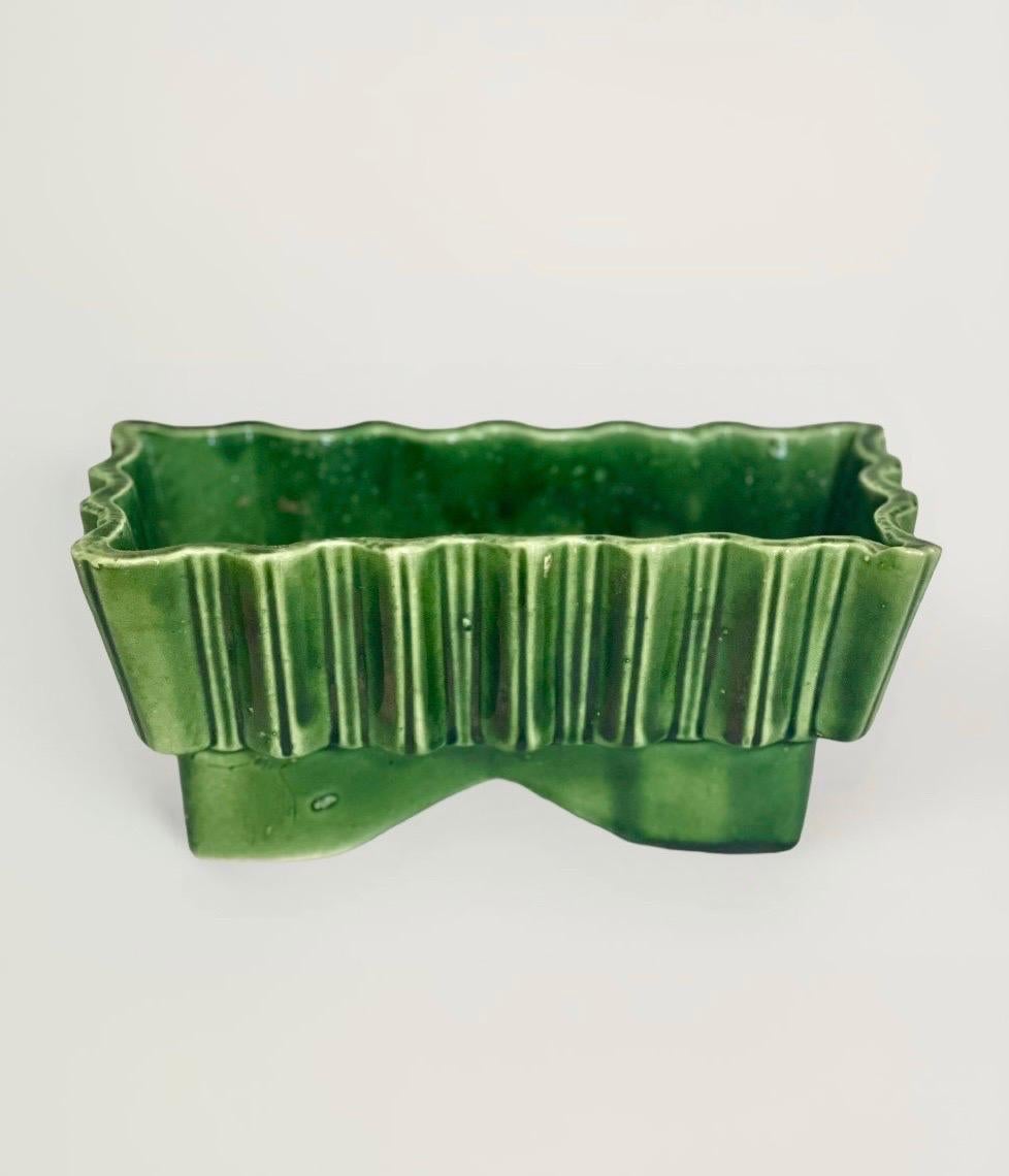 Set di 13 fioriere da collezione in ceramica smaltata rosa e verde in vendita 8