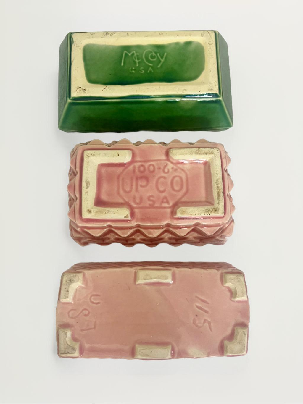 Set di 13 fioriere da collezione in ceramica smaltata rosa e verde in vendita 10