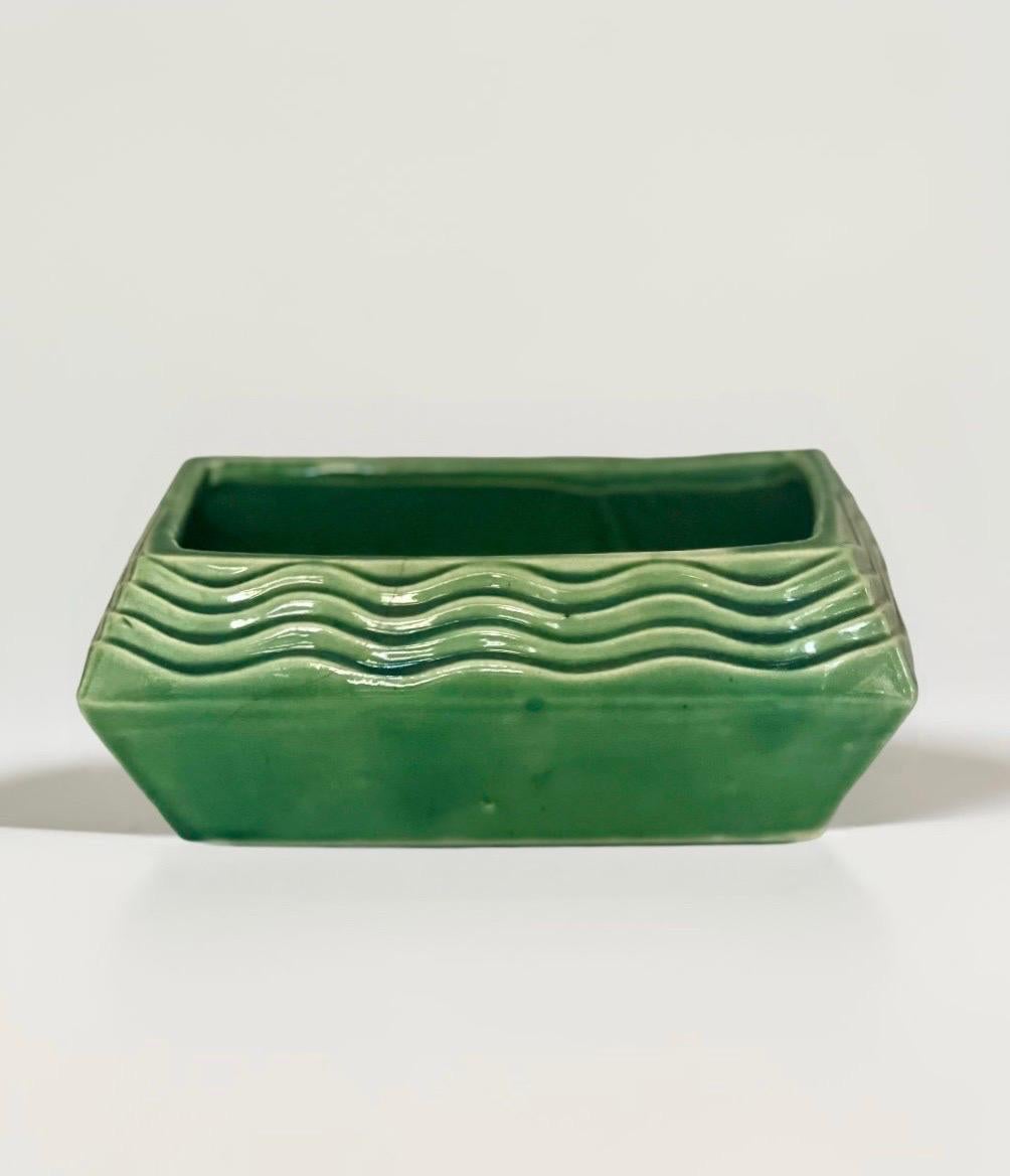 Smaltato Set di 13 fioriere da collezione in ceramica smaltata rosa e verde in vendita