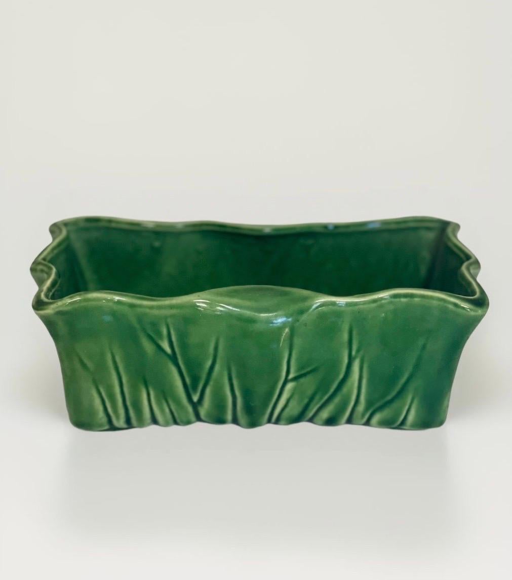 Set di 13 fioriere da collezione in ceramica smaltata rosa e verde In condizioni buone in vendita a Doylestown, PA
