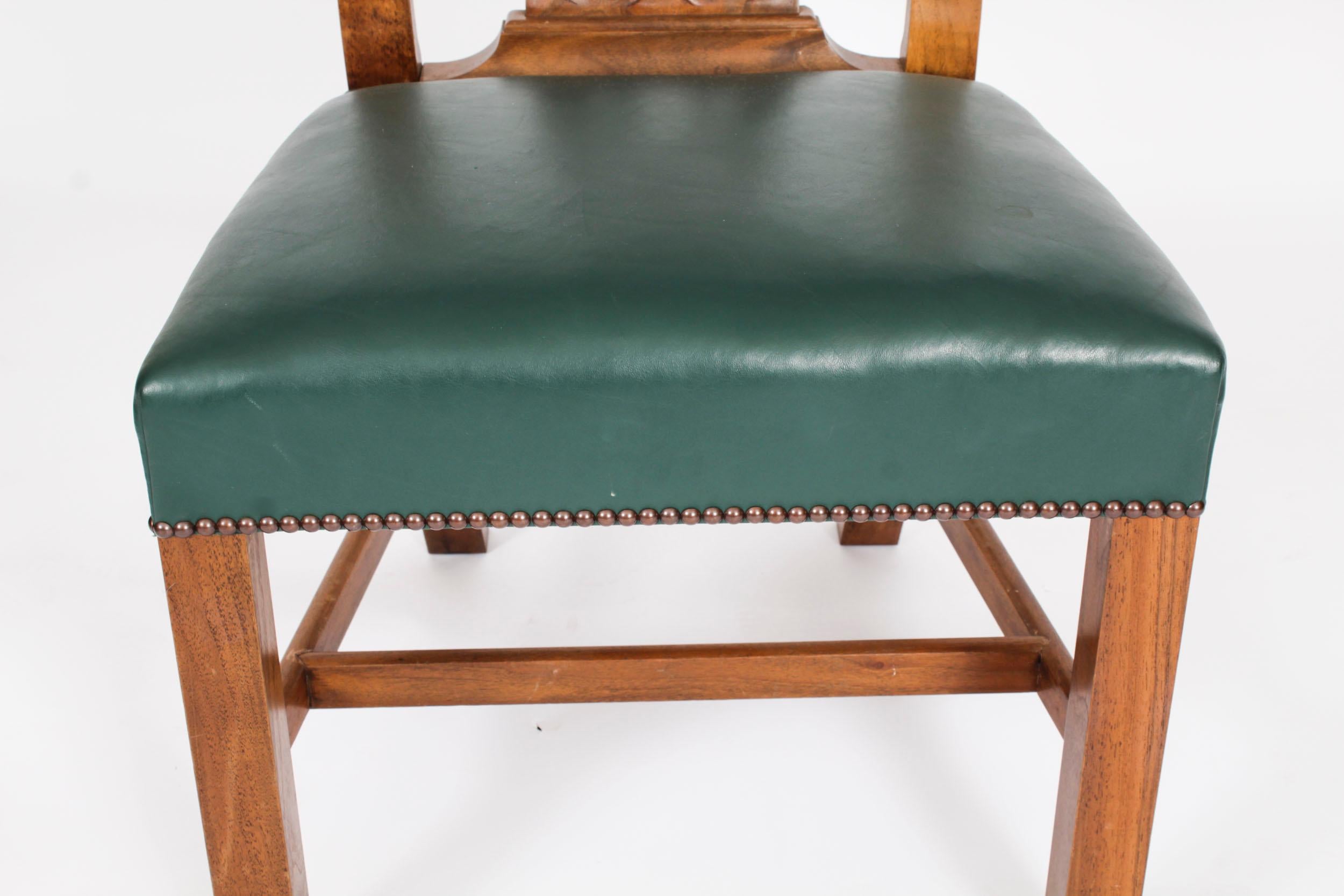 Ensemble vintage de 14 chaises de salle à manger Chippendale en acajou du milieu du 20ème siècle en vente 2