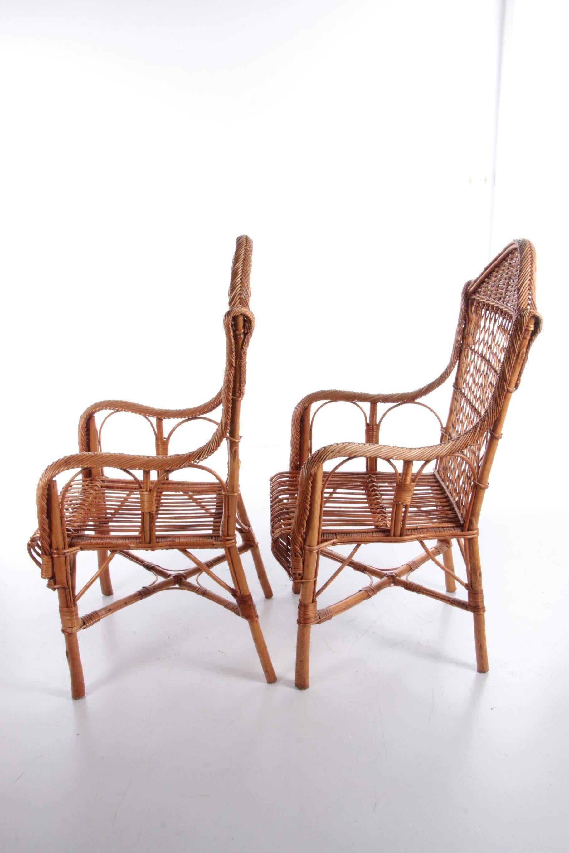 what are wicker chairs made of
