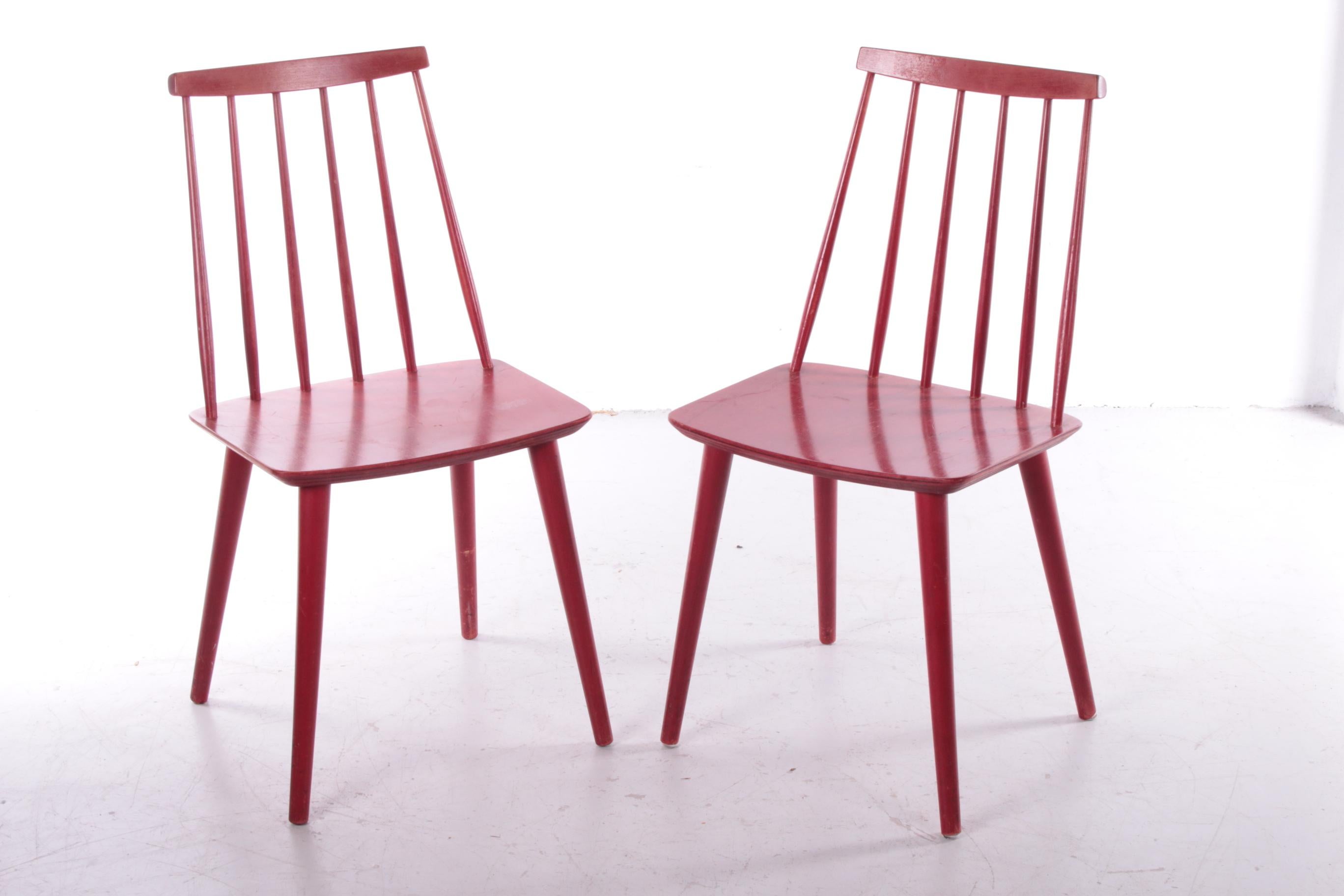 Vintage set of 2 Scandinavian wooden kitchen chairs, 1960s


These matte red bar chairs were made in the 1960s, we have not been able to discover the designer, the model resembles F. Pallsson's j77, but we are not sure.

But the chair is