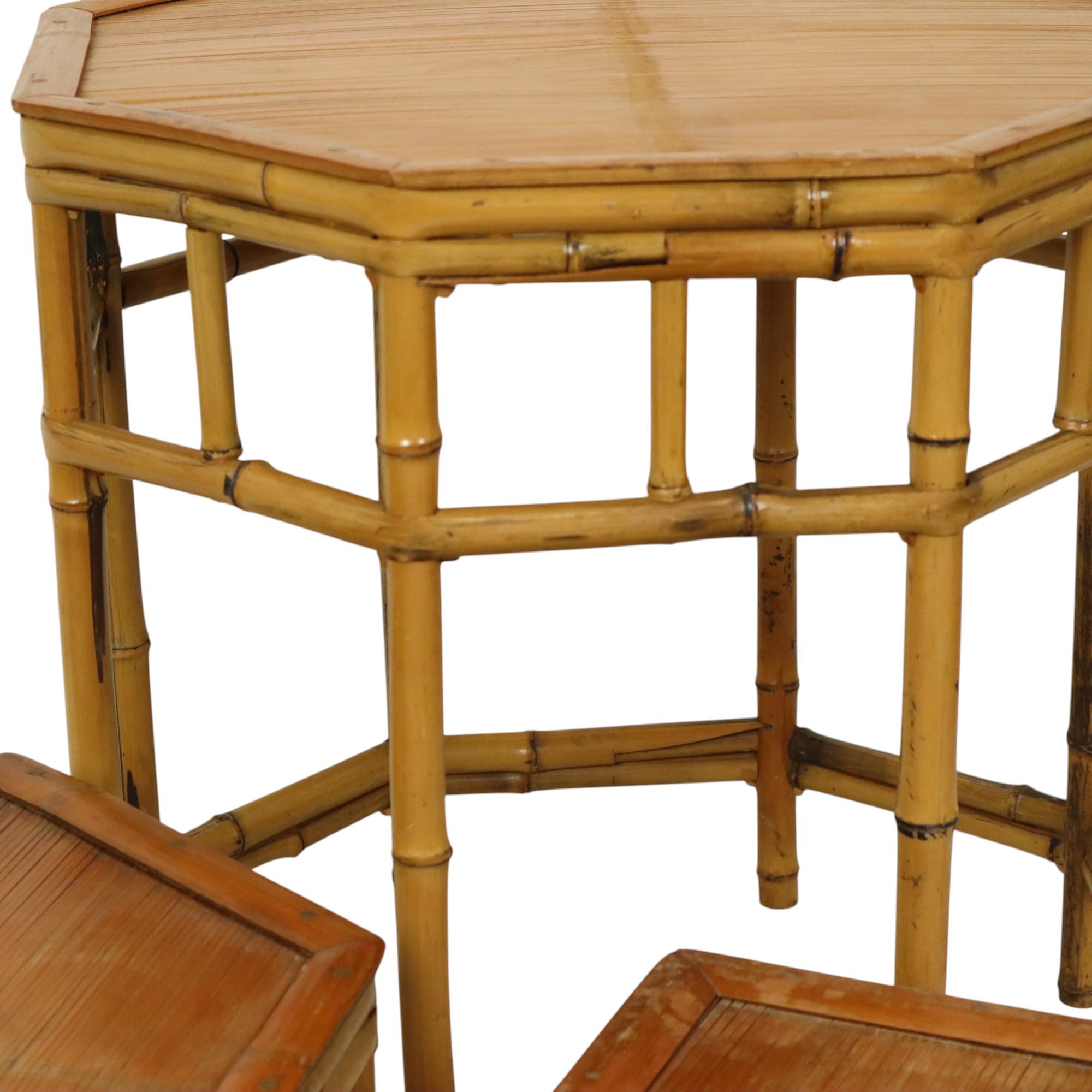 Set vintage de 3 tables d'appoint en bambou et rotin Tables à plantes Boho en vente 3