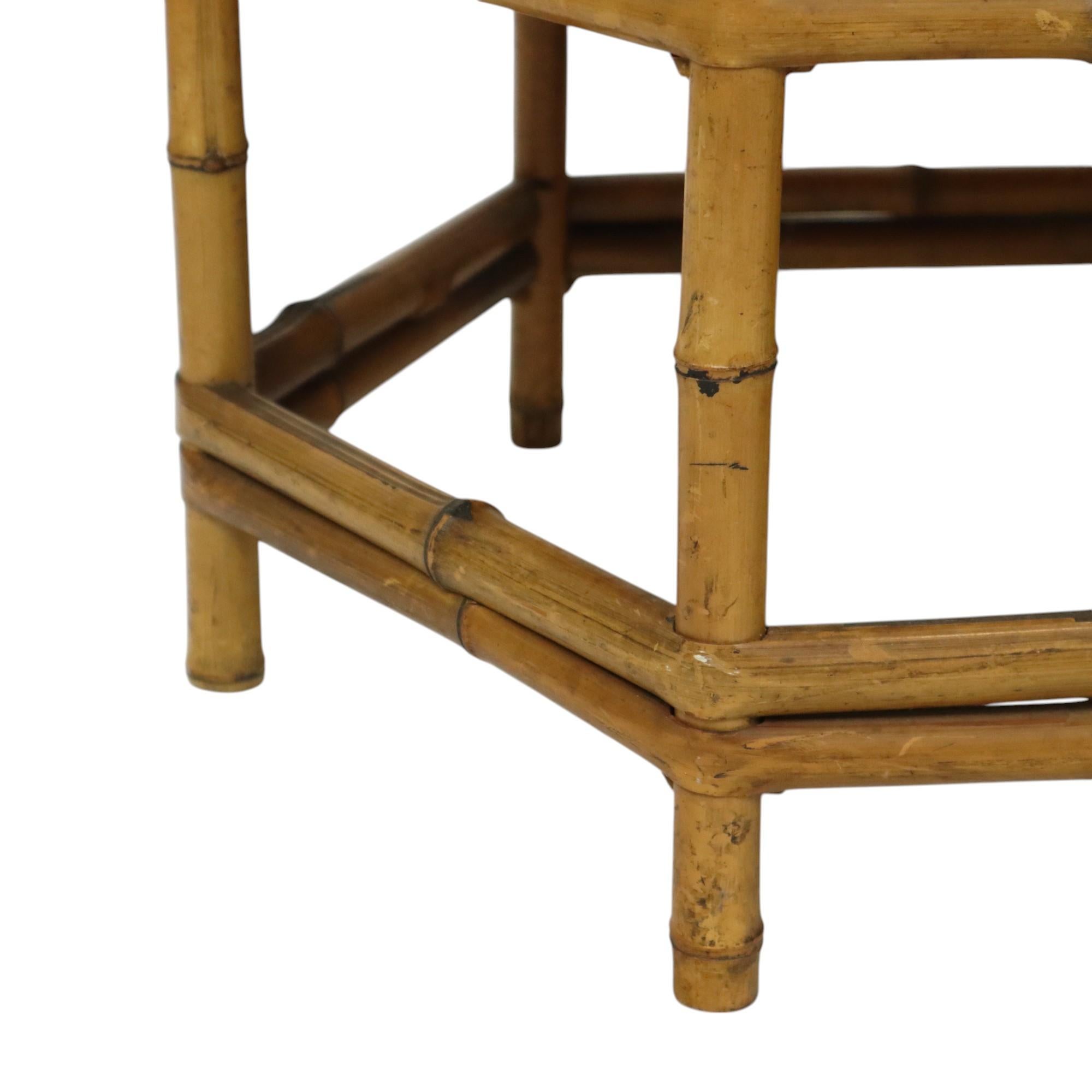 Set vintage de 3 tables d'appoint en bambou et rotin Tables à plantes Boho en vente 4
