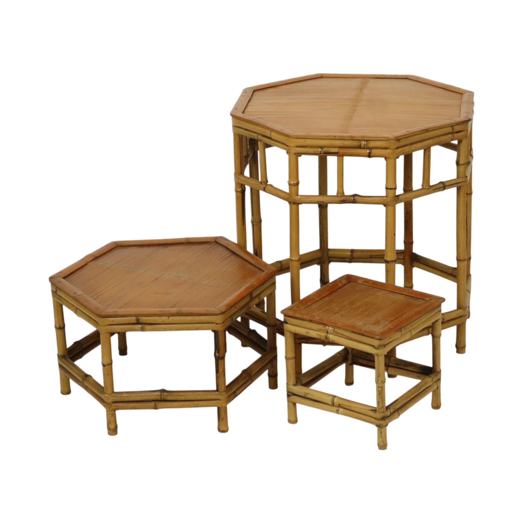 Set vintage de 3 tables d'appoint en bambou et rotin Tables à plantes Boho Bon état - En vente à Poperinge, BE