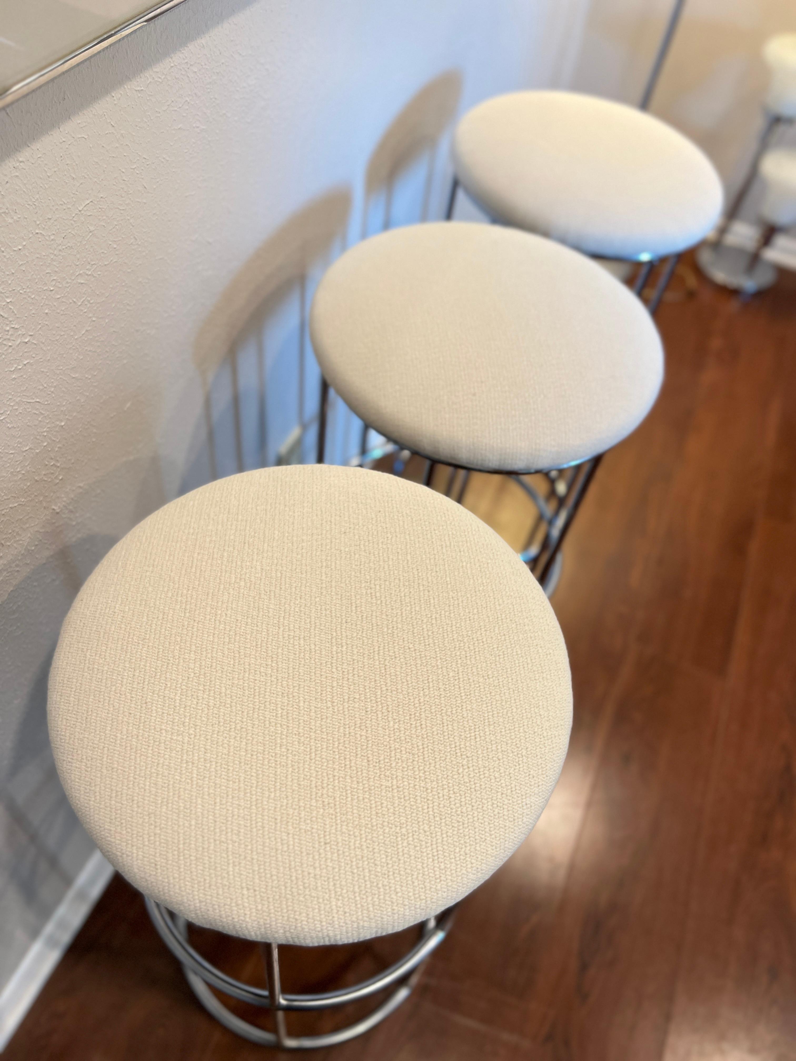 Vintage set of 3 chrome barstools newly reupholstered in an ivory boucle fabric For Sale 4
