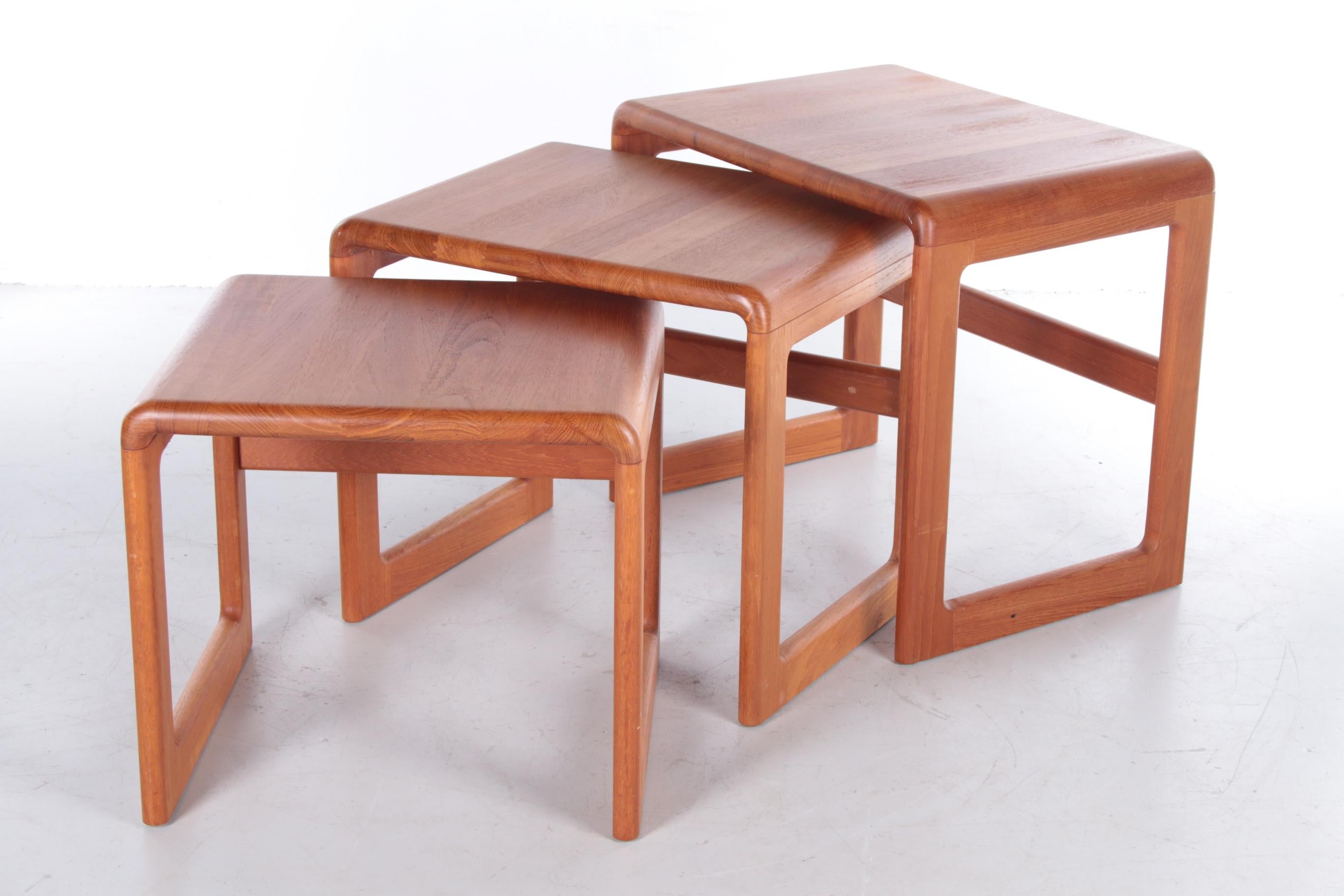 Vintage Set of 3 Dyrlund Side Tables Solid Wood, 1960 In Good Condition In Oostrum-Venray, NL