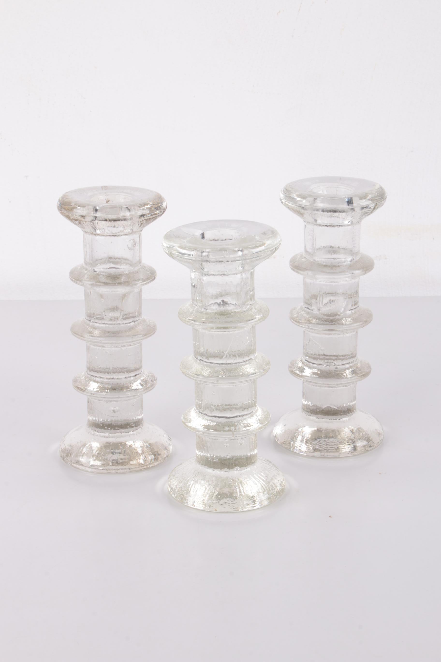 Vintage Set of 3 glass candlesticks Design by Staffan Gellerstedt 1960s

A beautiful set of 3 glass candlesticks from Scandinavia: candlestick/candle holder with multiple rings design by Staffan Gellerstedt made by Pukeberg 1966.

This large
