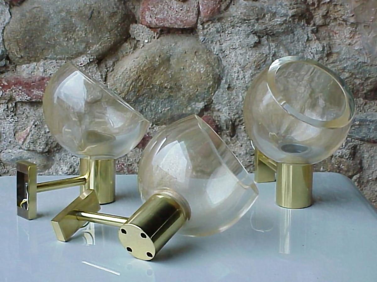 Seguso Italy Flavio Poli design, one of three wall lamp gold inclusion glass years ’60.

 
 Structure brass, in perfect condition A.
