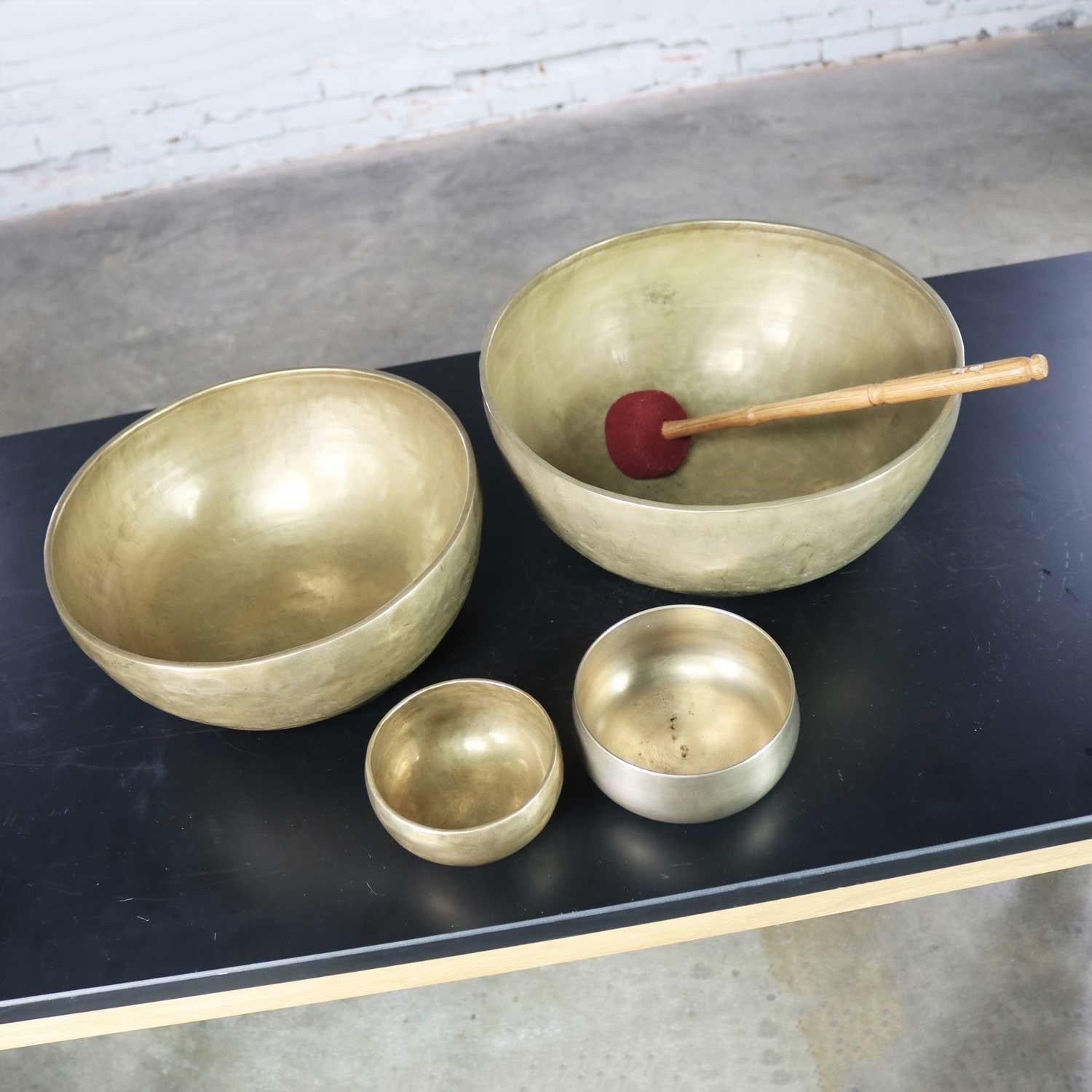 20th Century Vintage Set of 4 Bronze Nesting Singing Bowls or Standing Bowls with Mallet