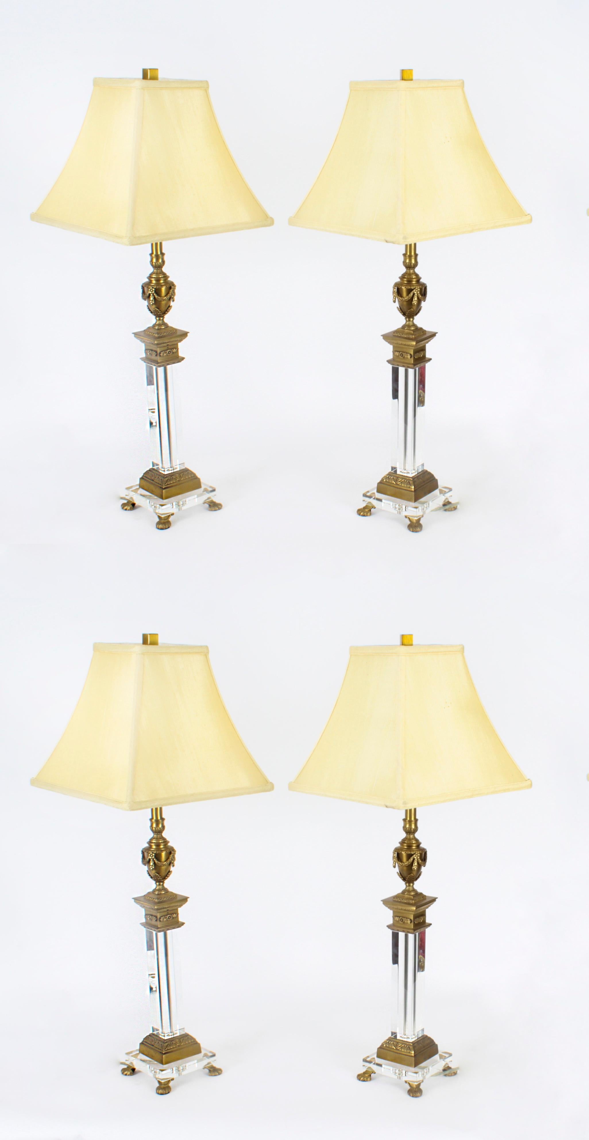 Ensemble vintage de 4 lampes de table à colonne corinthienne en bronze doré et verre, milieu du 20e siècle en vente 15