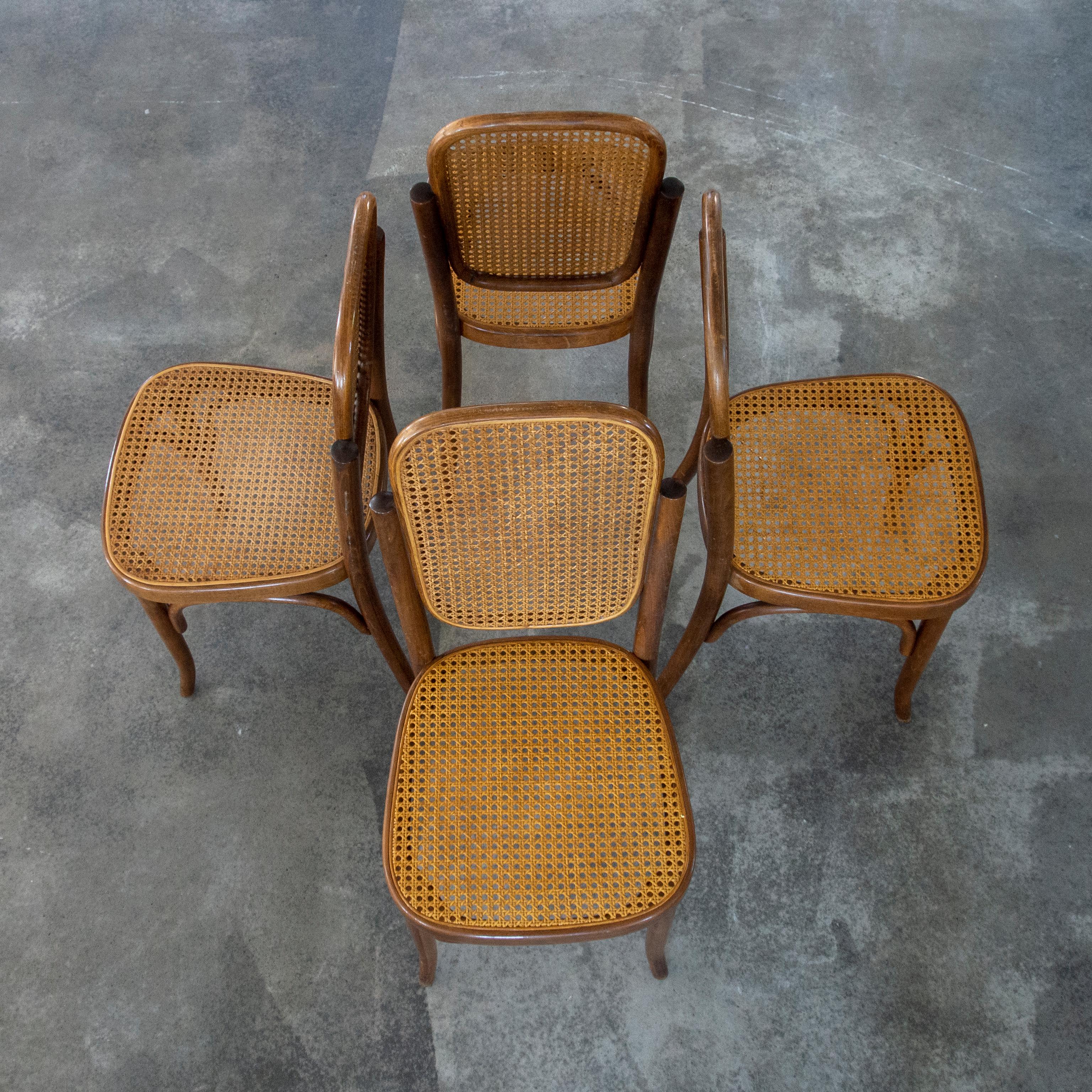Ensemble vintage de 4 chaises de salle à manger en rotin et bois cintré Mundus, Yugoslavia, 1970 en vente 1