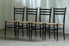 Conjunto vintage de 4 sillas de comedor italianas de cordón de papel negro, con asiento trenzado, de los años 50