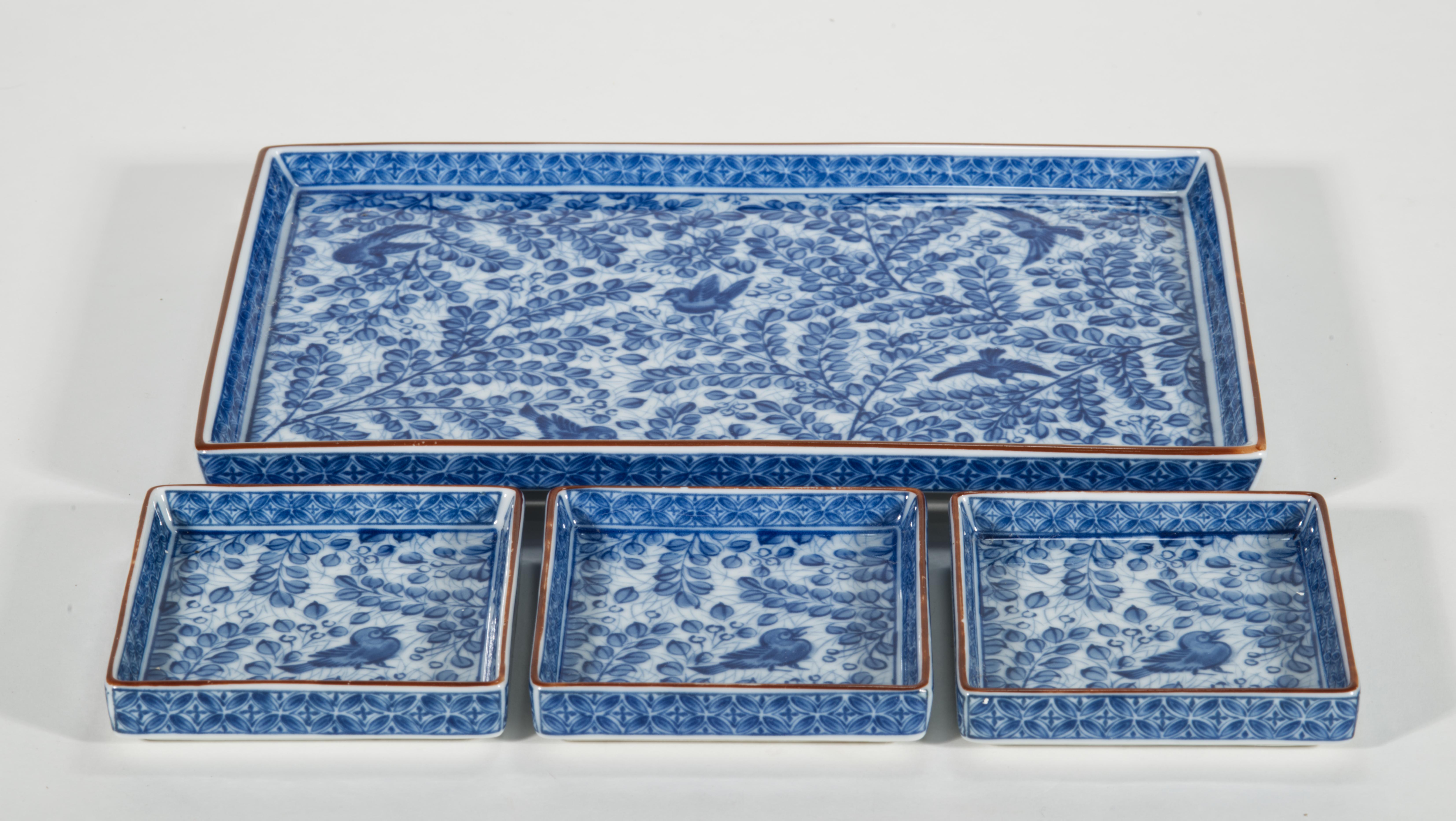 Fatto a mano Set di 4 vassoi giapponesi Arita Sometsuke Blue White Birds Decor in vendita