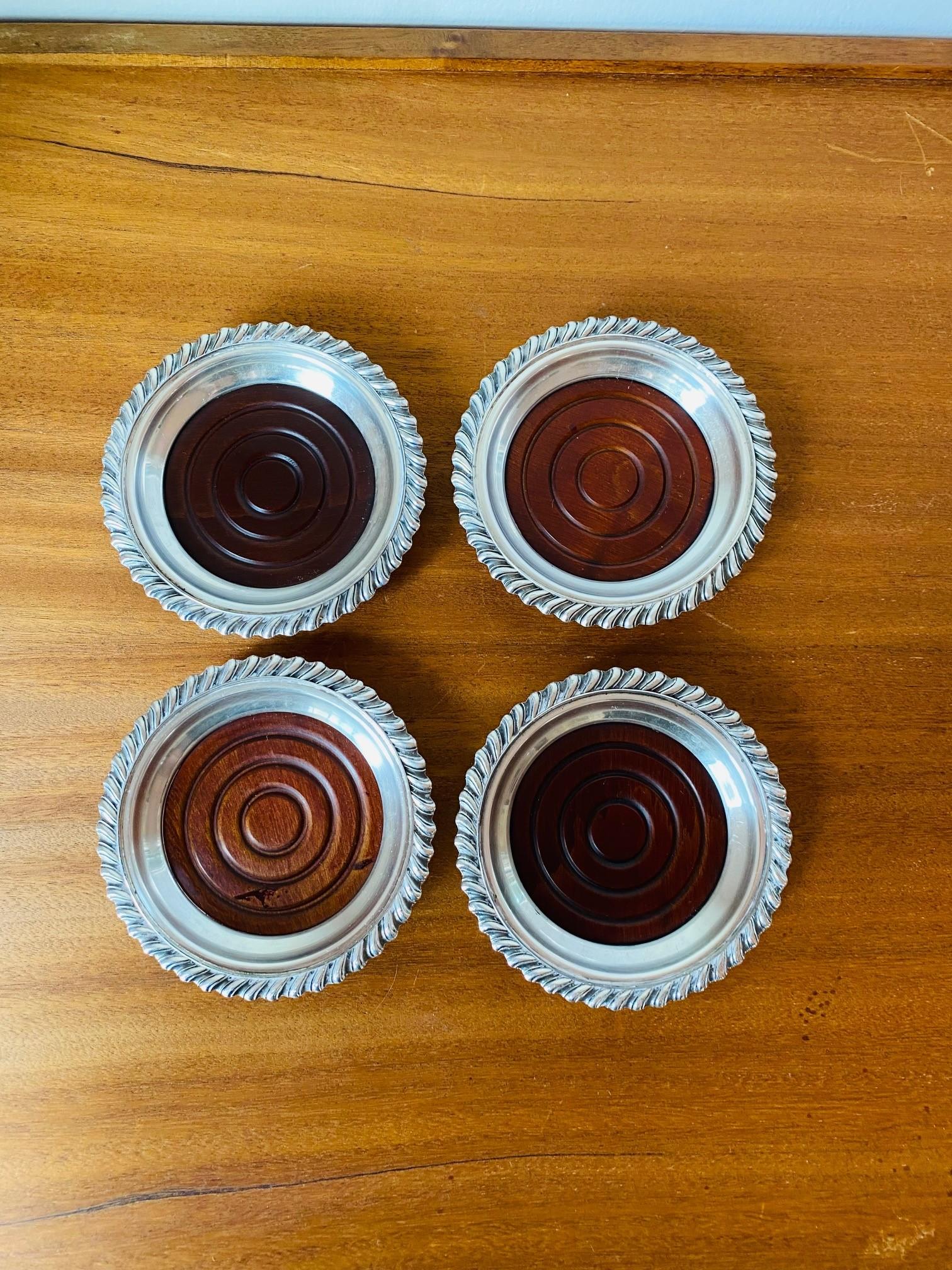 Juego vintage de 4 posavasos plateados de mediados de siglo Regencia de Hollywood en venta