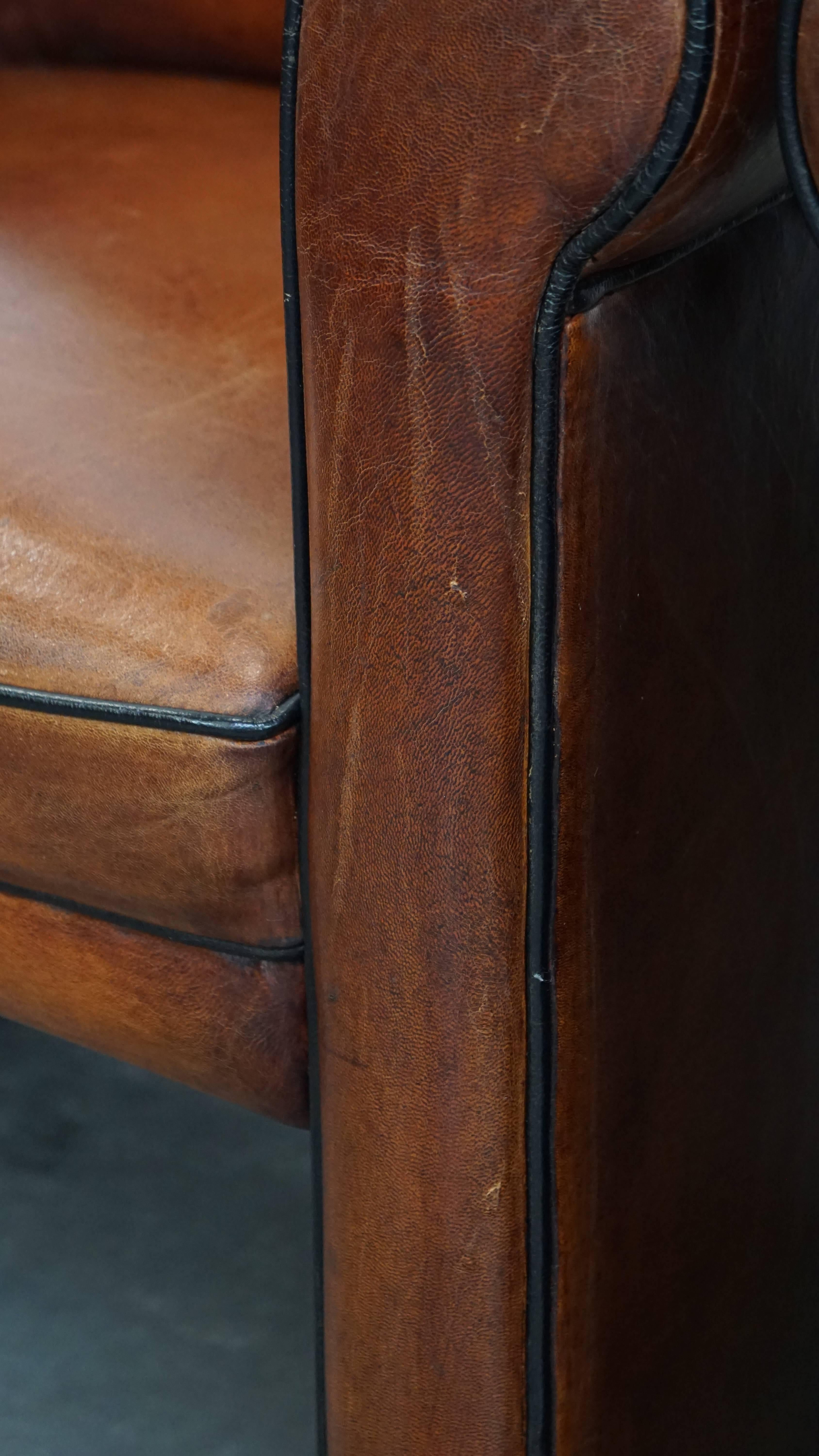 Vintage set of 4 sheepskin leather dining chairs on castors en vente 12