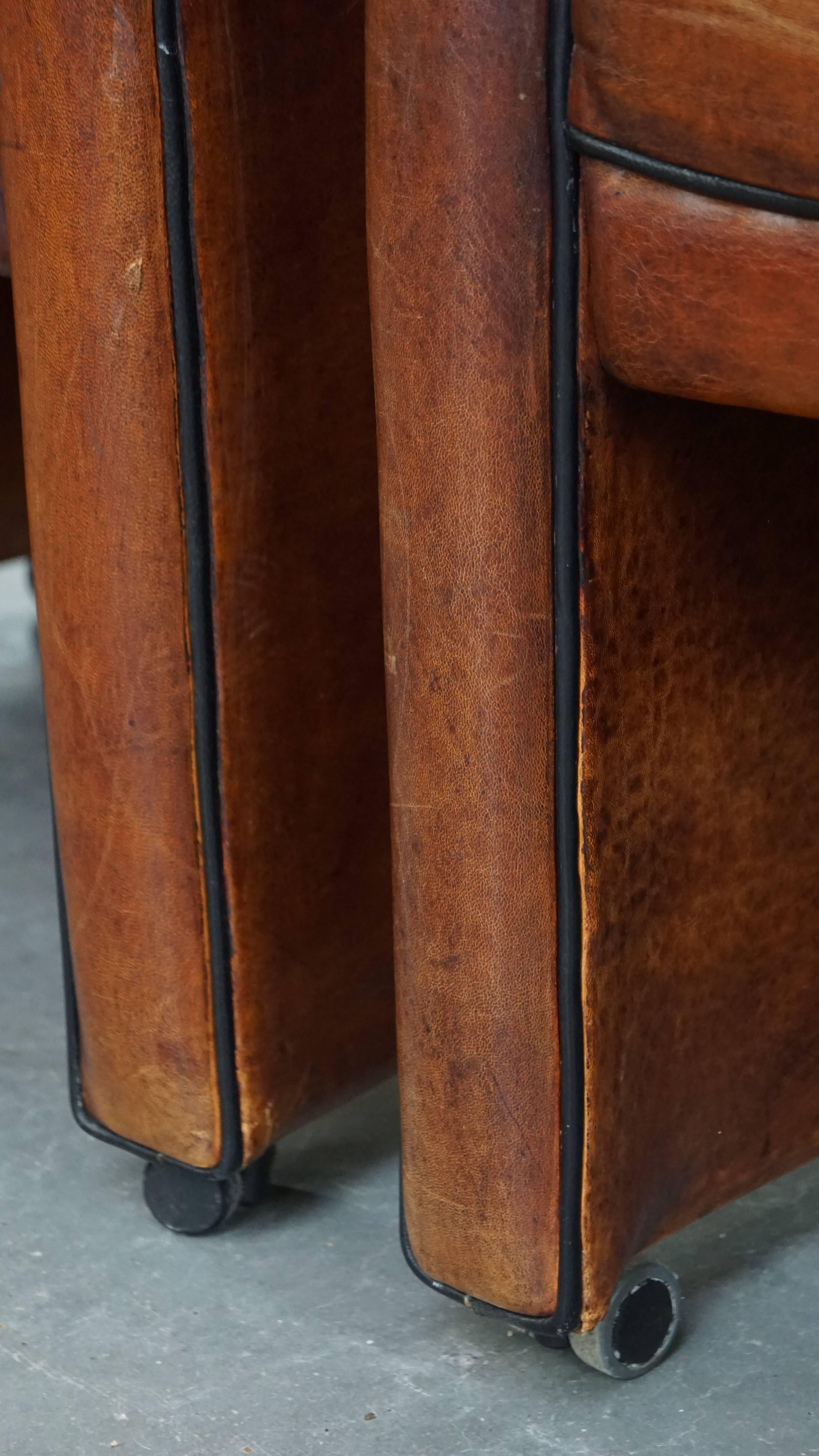 Vintage set of 4 sheepskin leather dining chairs on castors en vente 13