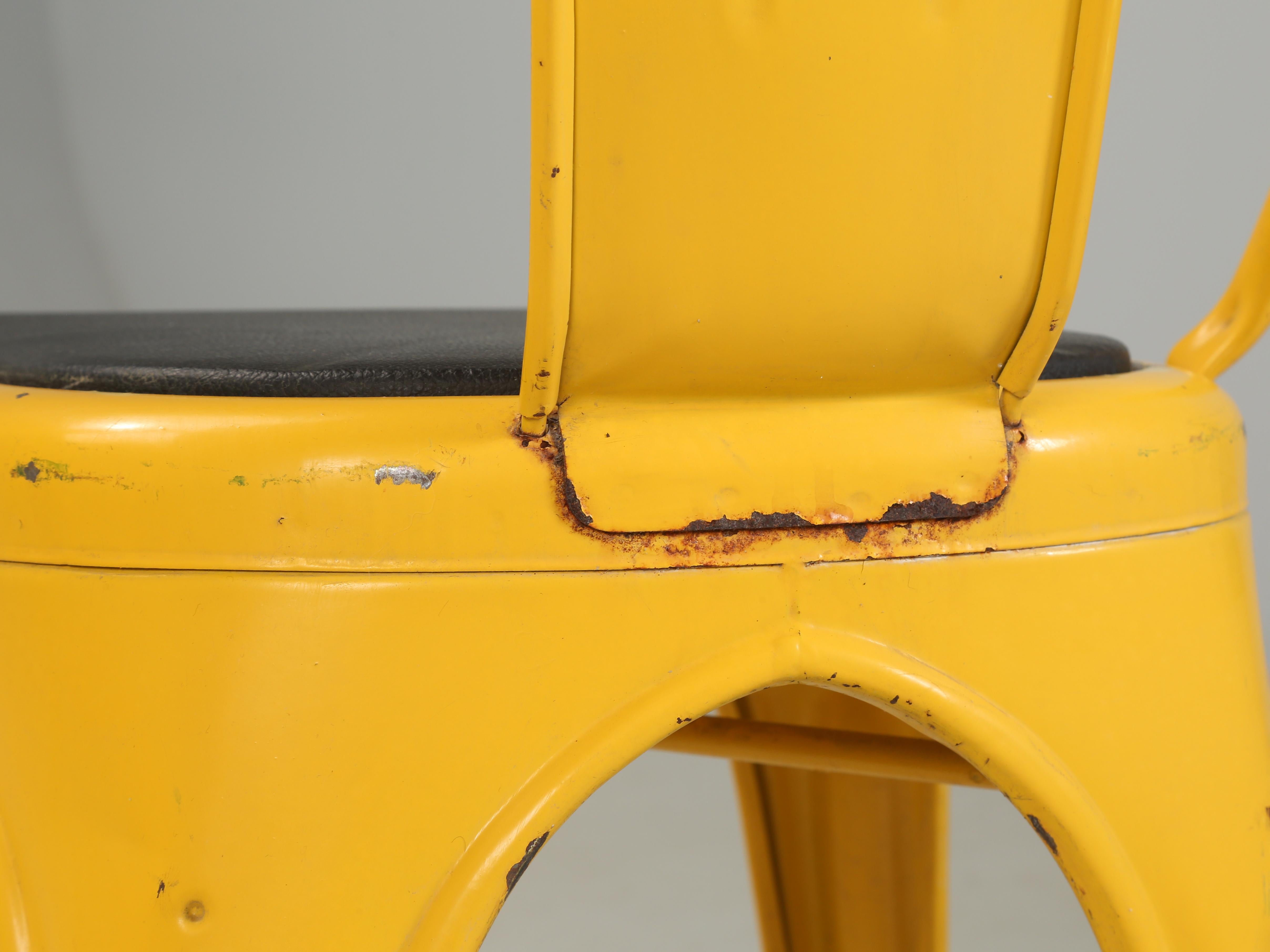 Ensemble vintage de (4) chaises empilables en acier Tolix jaune soleil de France en vente 3