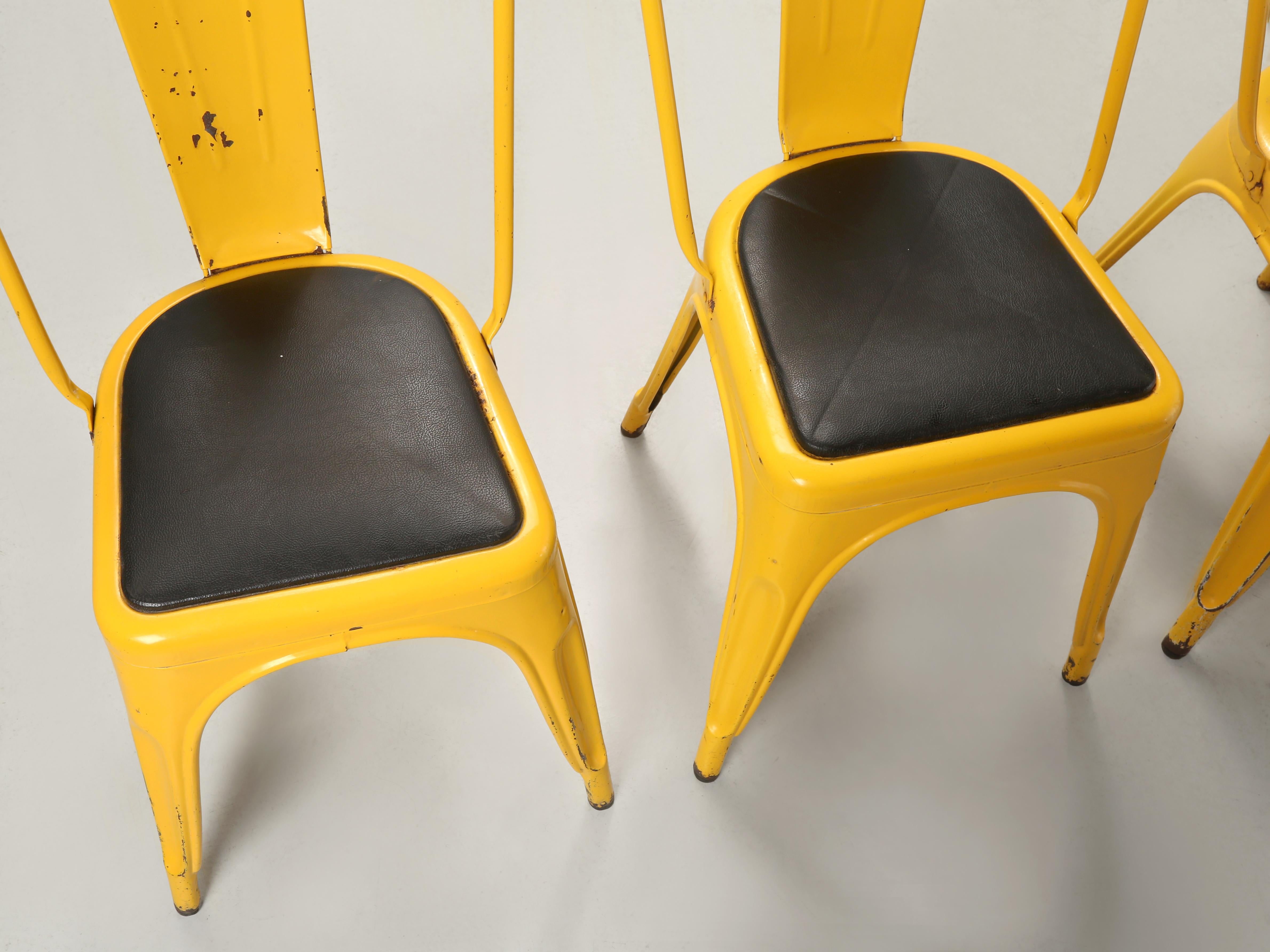 Fin du 20e siècle Ensemble vintage de (4) chaises empilables en acier Tolix jaune soleil de France en vente