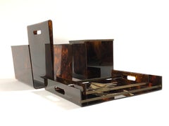 Set vintage di 5 accessori da scrivania in plexiglass tartarugato e ottone degli anni '70