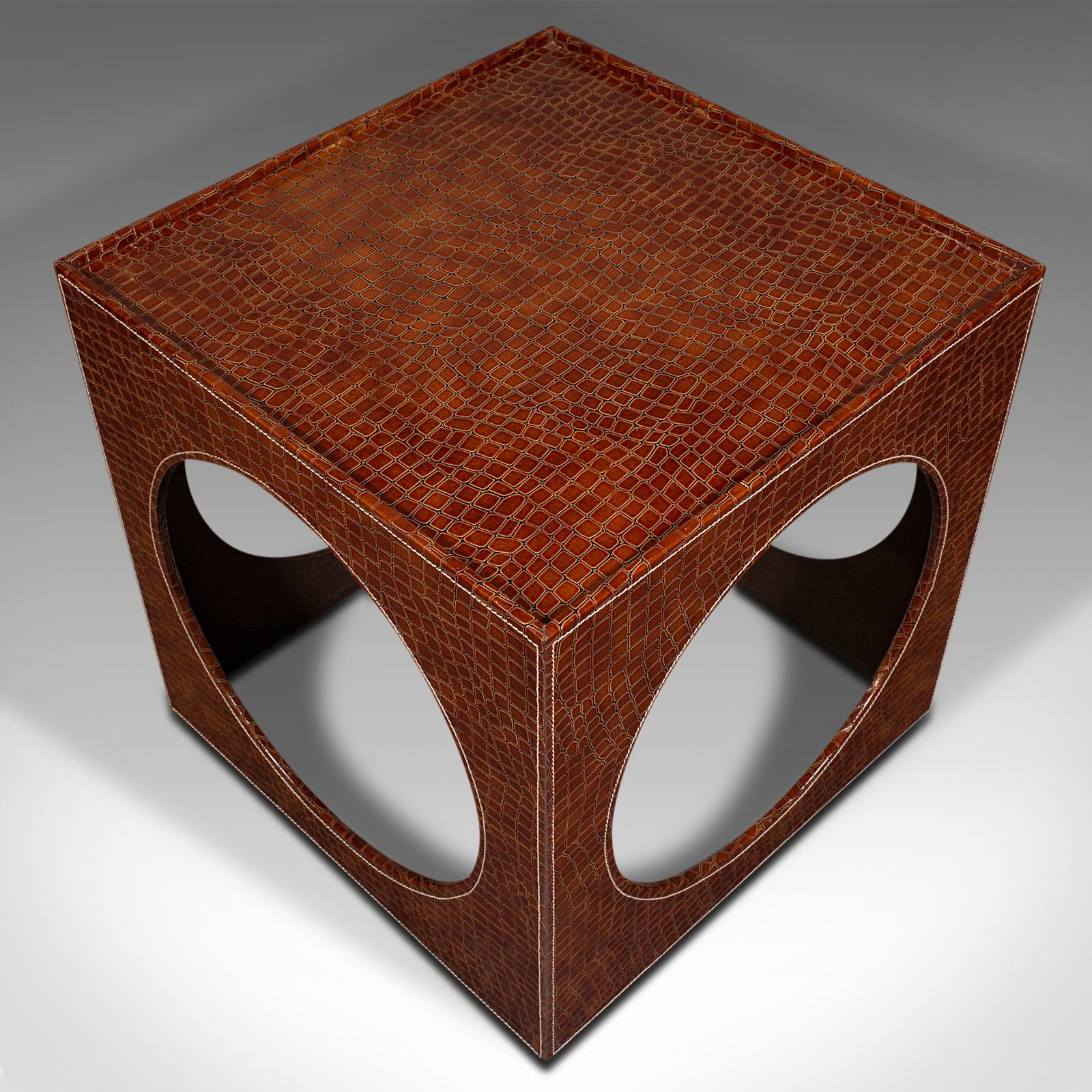Ensemble vintage de 5 cubes gigognes, table d'appoint décorative italienne, fin du 20ème siècle en vente 4