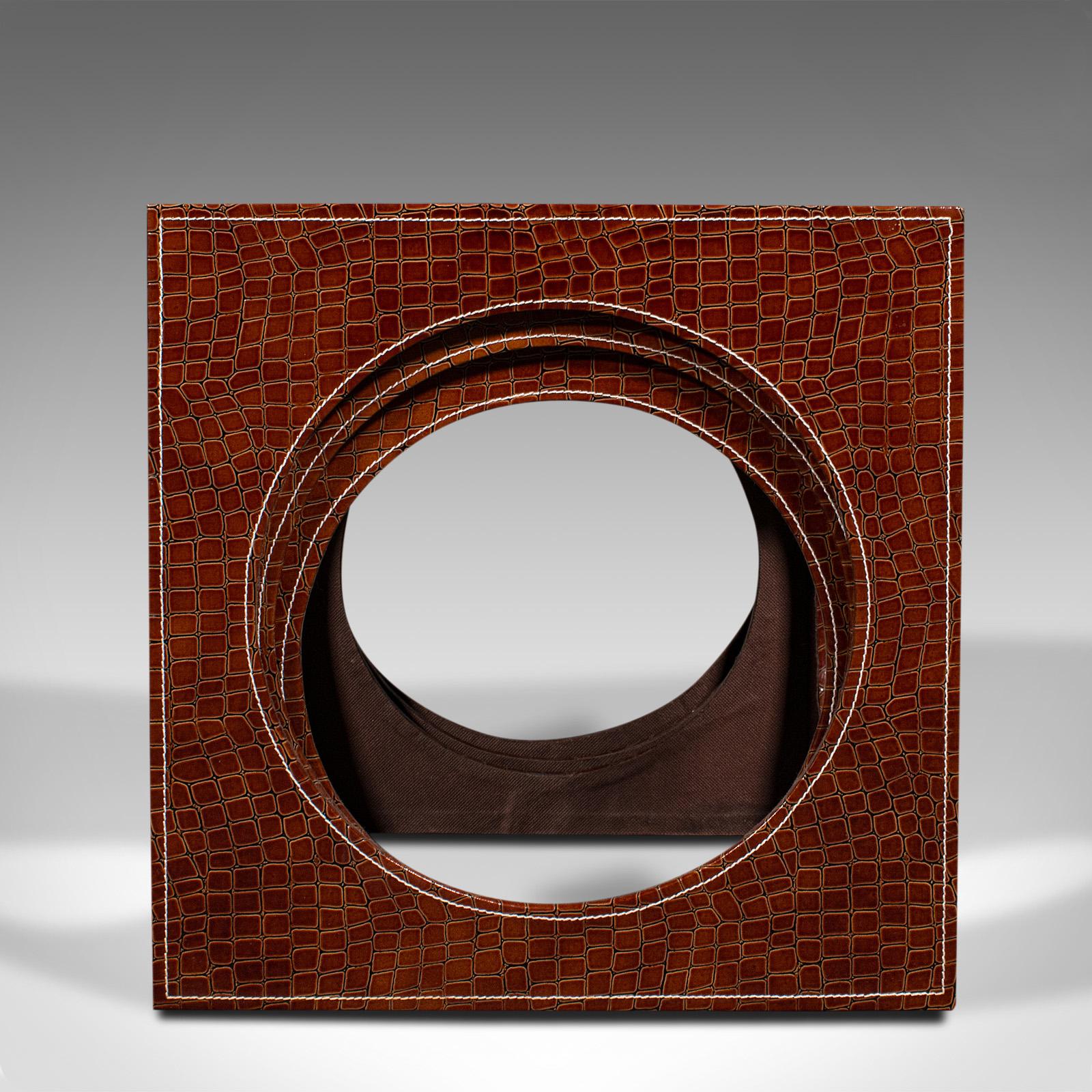 Imitation cuir Ensemble vintage de 5 cubes gigognes, table d'appoint décorative italienne, fin du 20ème siècle en vente