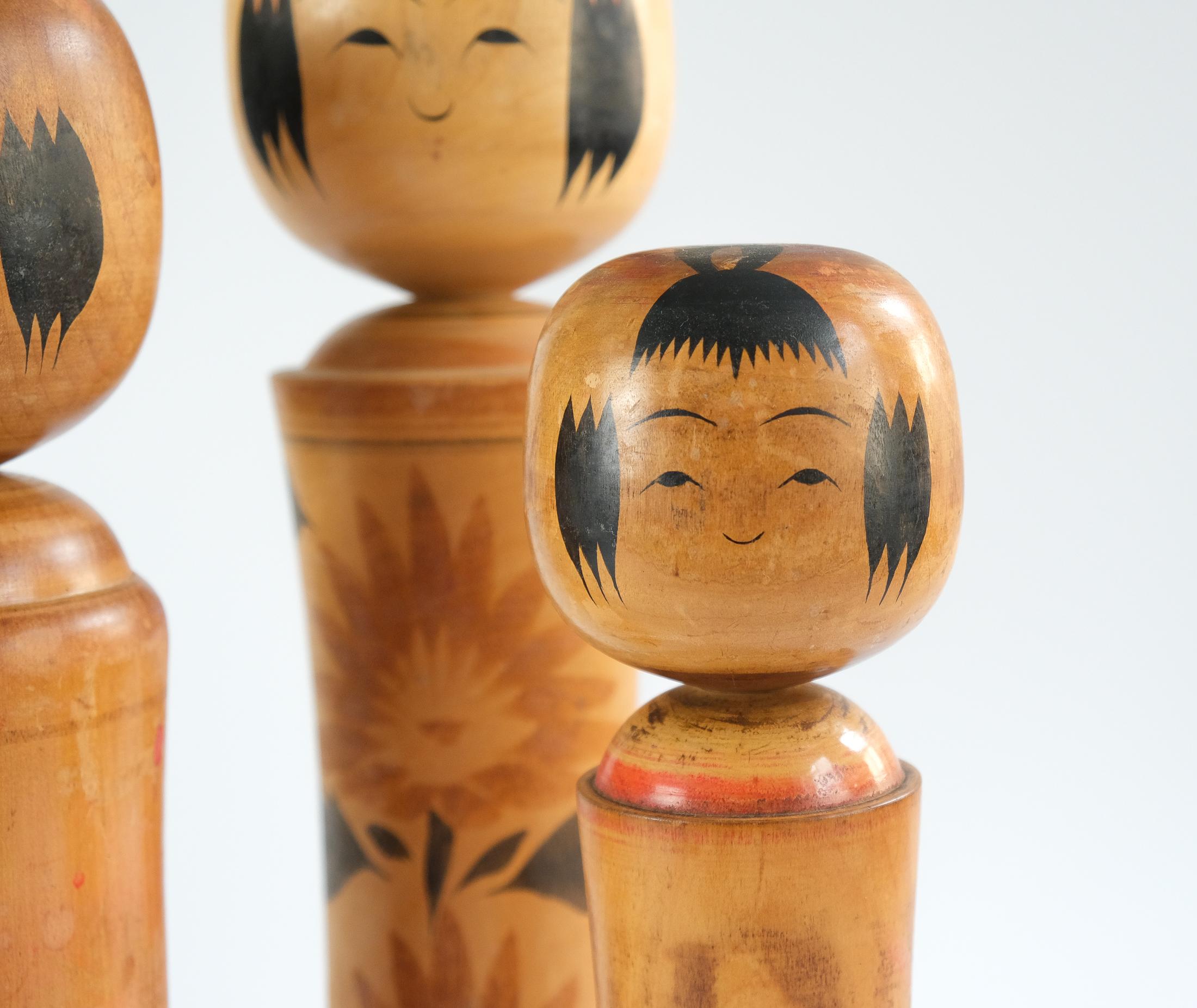 Vintage Set of 5 Traditional Hand-Painted Japanese Kokeshi Dolls, c.1950s For Sale 4
