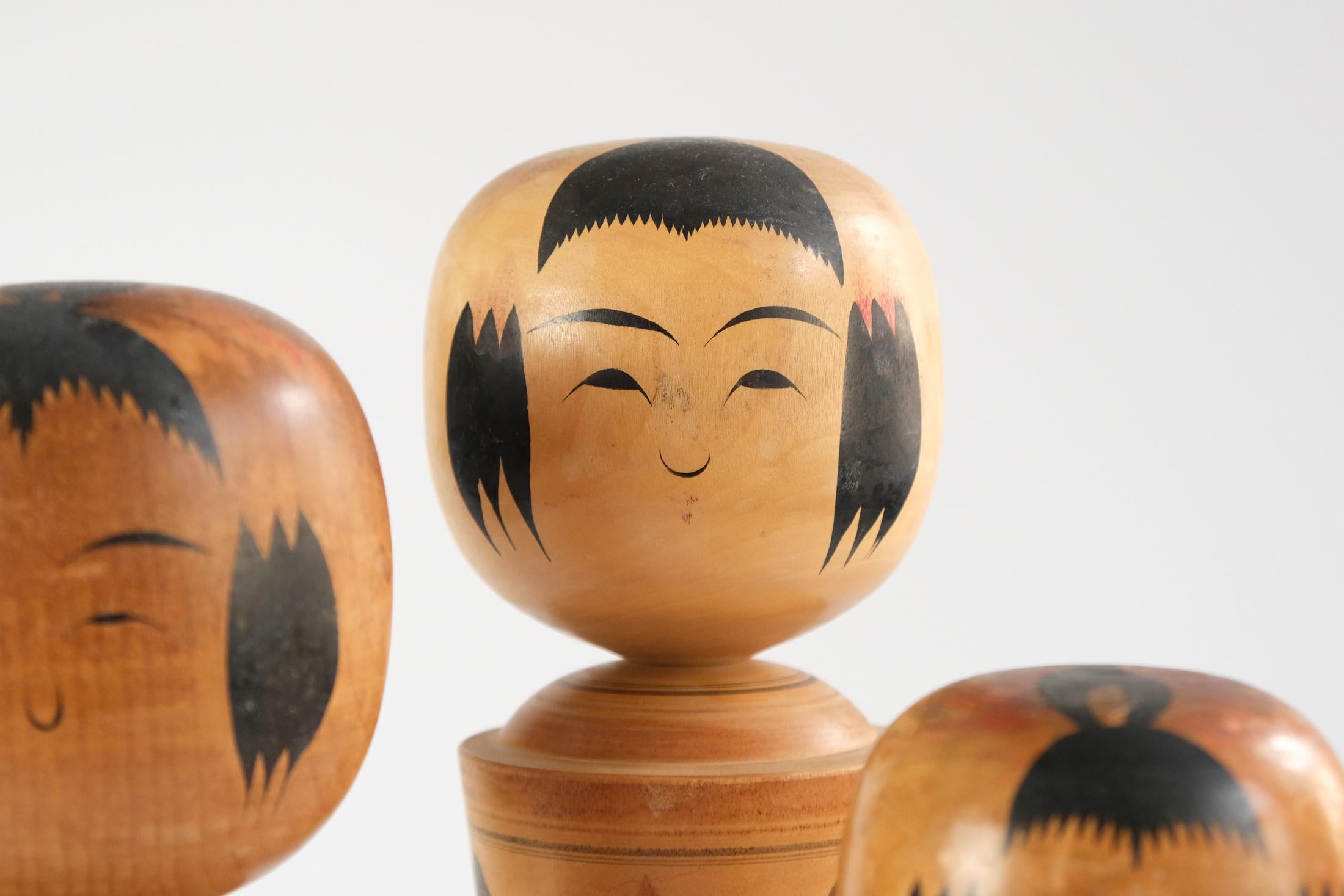 Vintage Set of 5 Traditional Hand-Painted Japanese Kokeshi Dolls, c.1950s For Sale 5