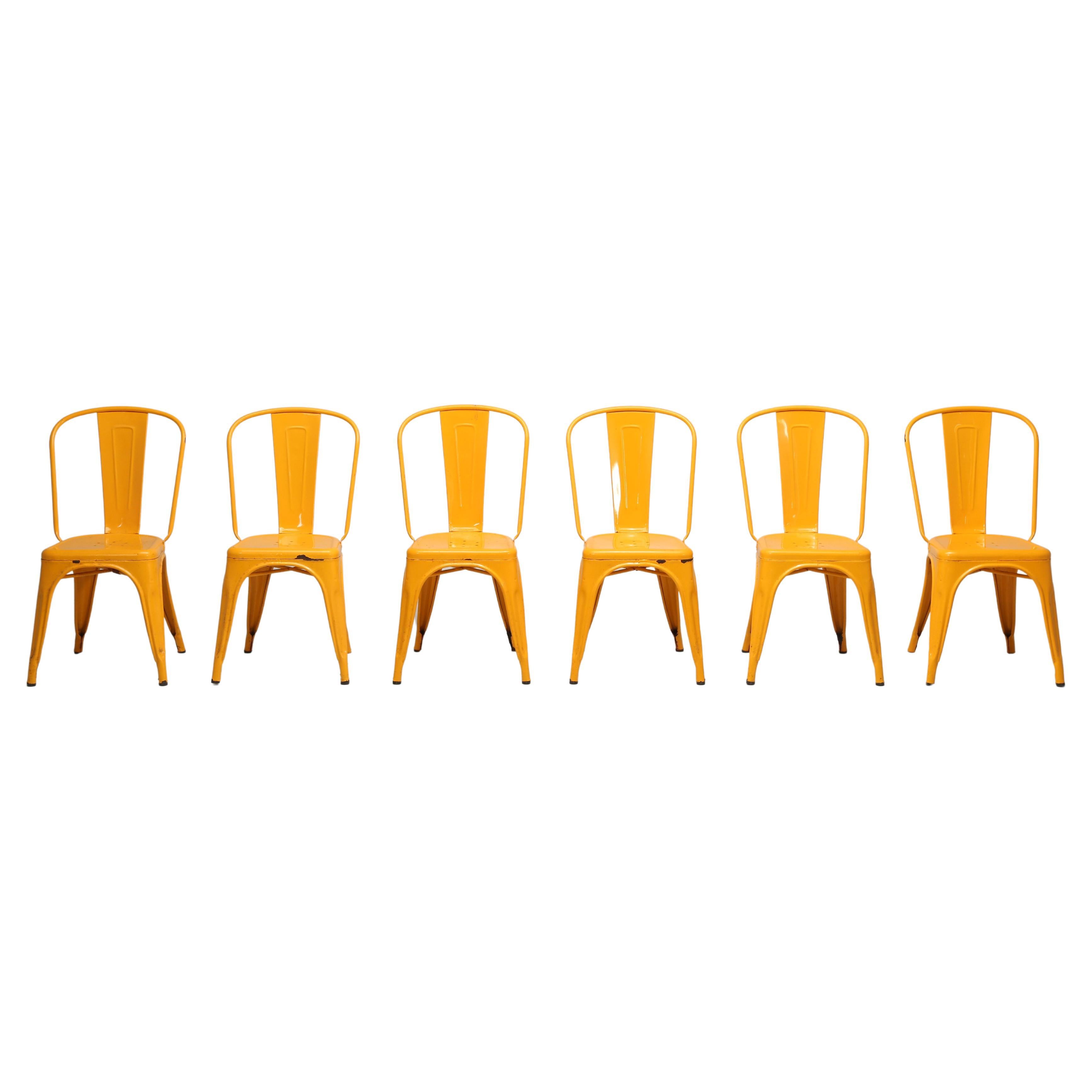 Lot de 6 chaises empilables Tolix jaune vintage d'école non restaurées