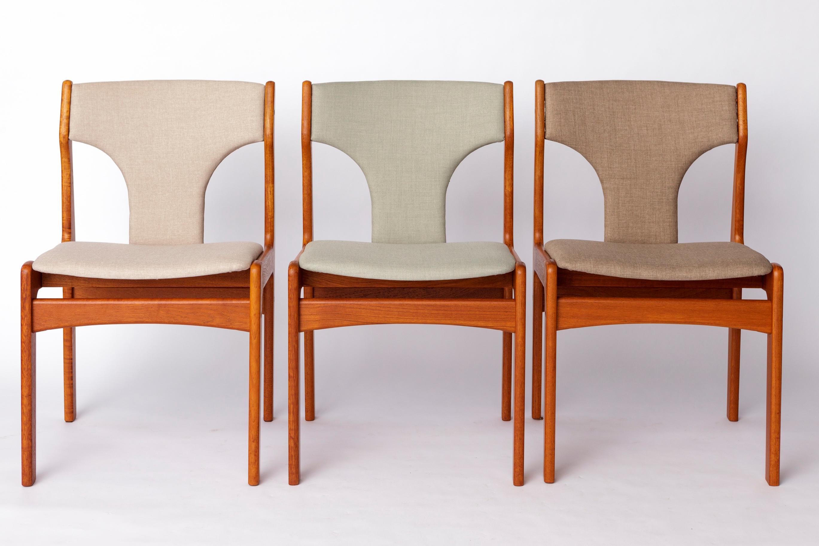 Set unico di 6 sedie da pranzo di Erik Buch per Uldum Møbelfabrik, Danimarca - Anni '60
Il prezzo indicato è per il set completo di 6 sedie.

Questo elegante set, progettato dall'icona danese Erik Buch, è caratterizzato da cornici in legno massiccio