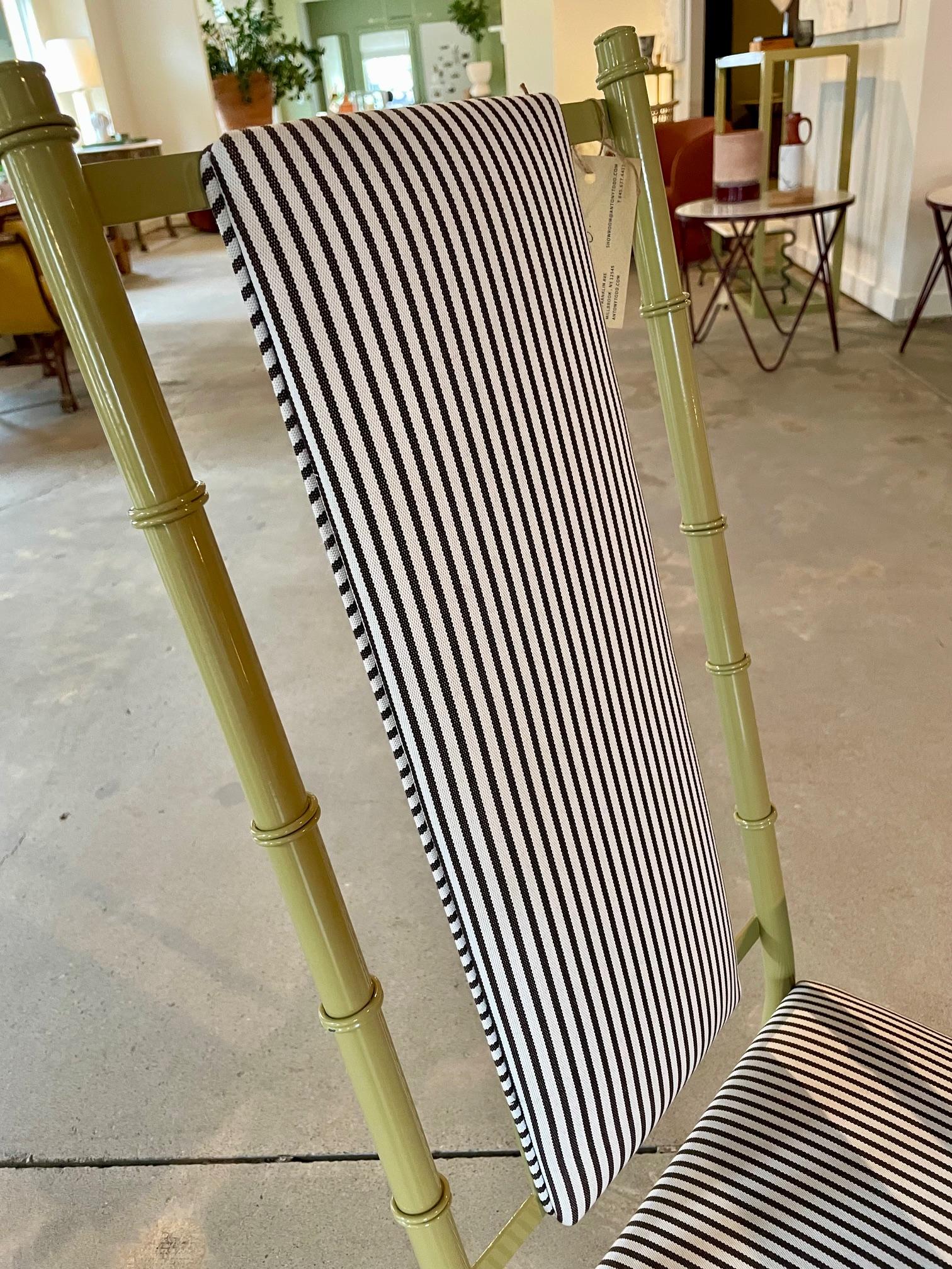 Mid Century set of 6 Powder-Coated Metal and Upholstered Dining Chairs. For Sale 5