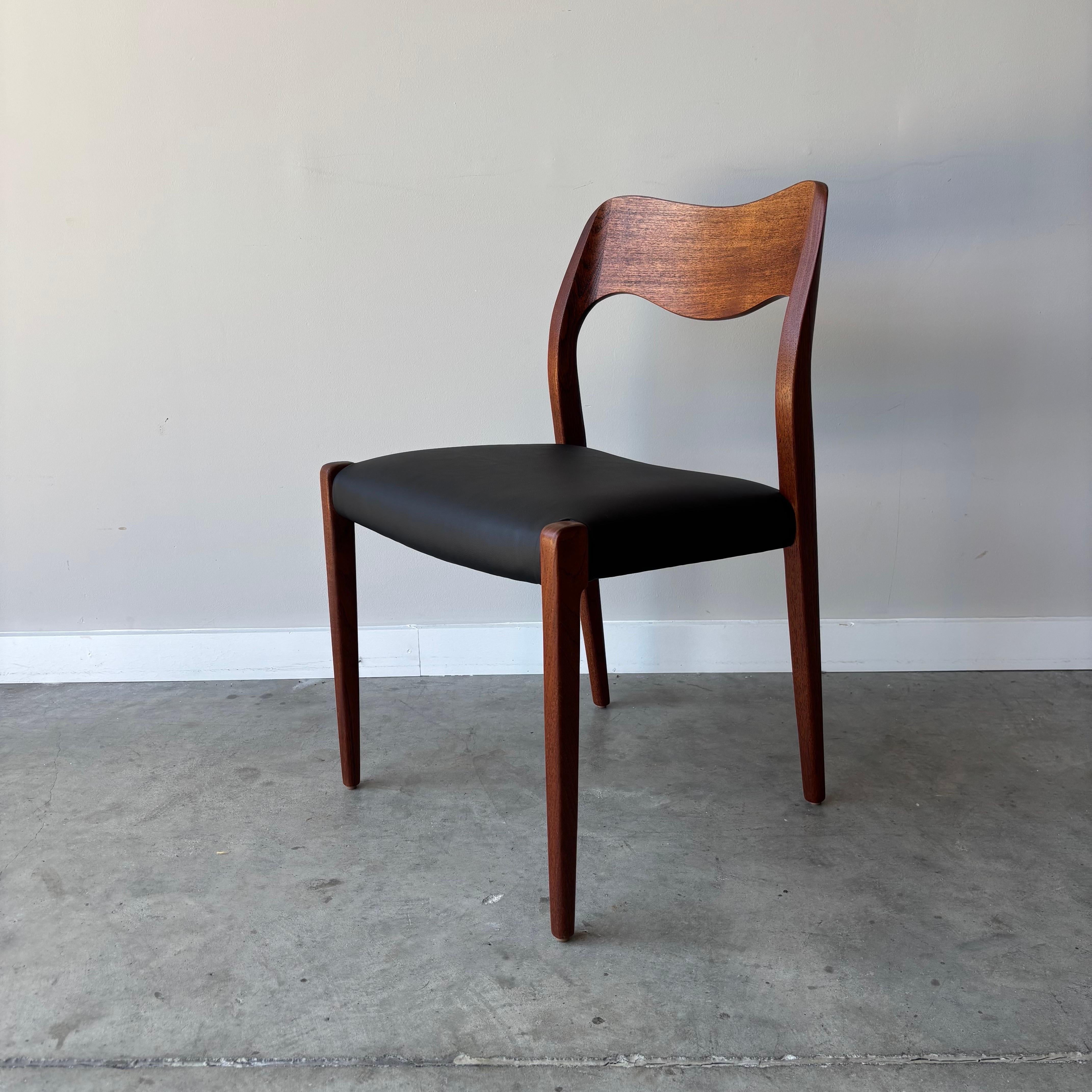 Mid-Century Modern Vintage Set of 6 Møller Dining Chairs - Model 71 & 55 - Teak with New Leather For Sale
