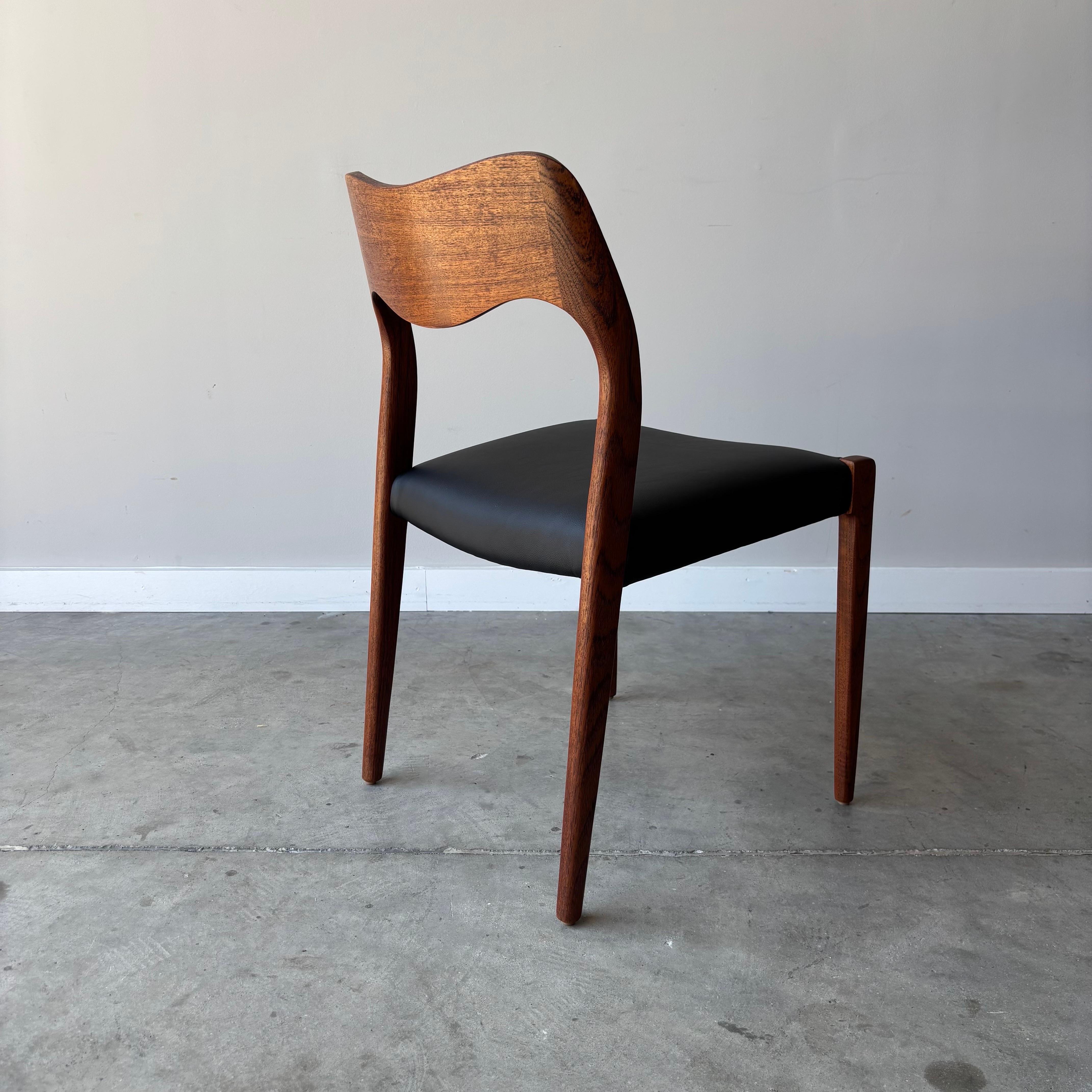 20th Century Vintage Set of 6 Møller Dining Chairs - Model 71 & 55 - Teak with New Leather For Sale
