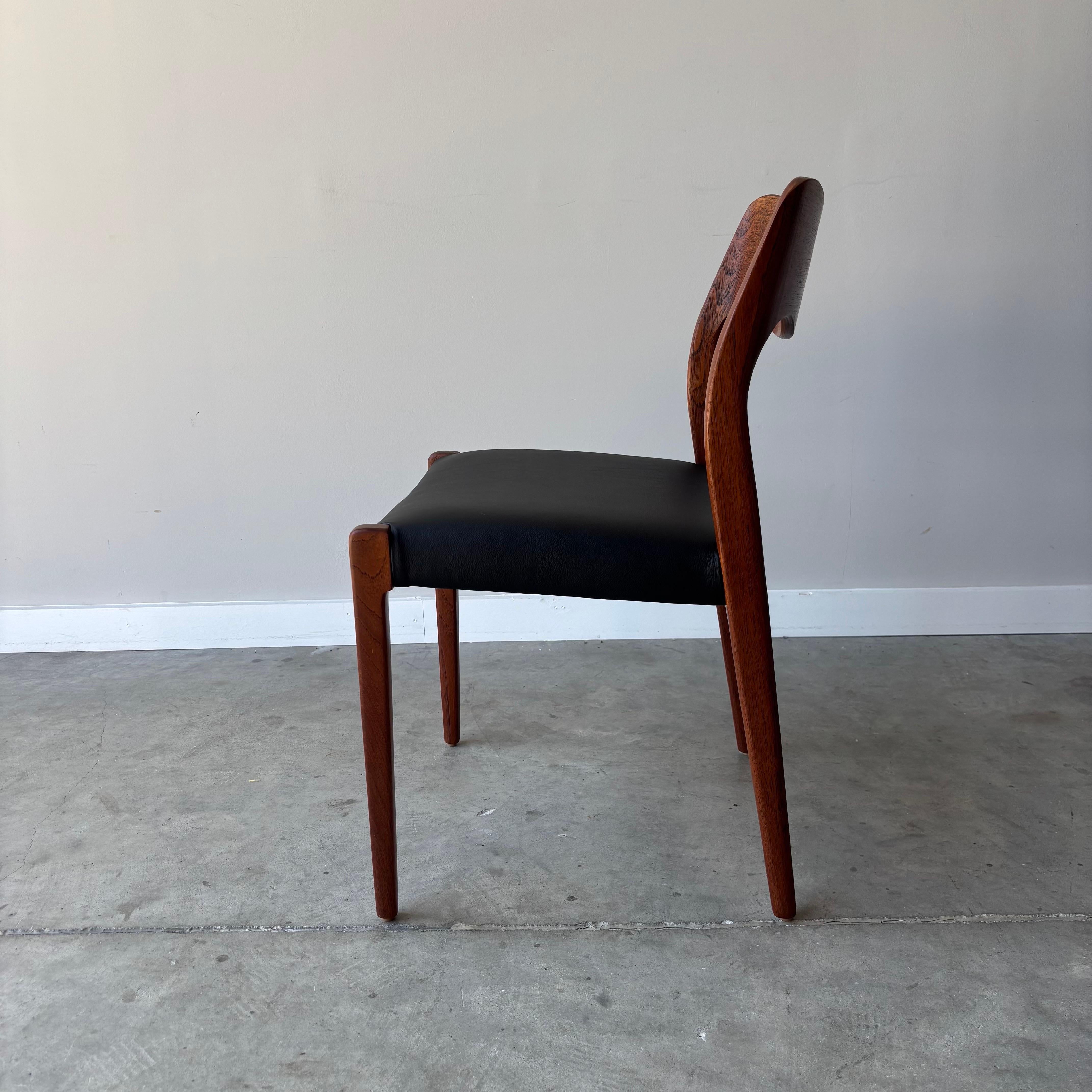 Vintage Set of 6 Møller Dining Chairs - Model 71 & 55 - Teak with New Leather For Sale 1