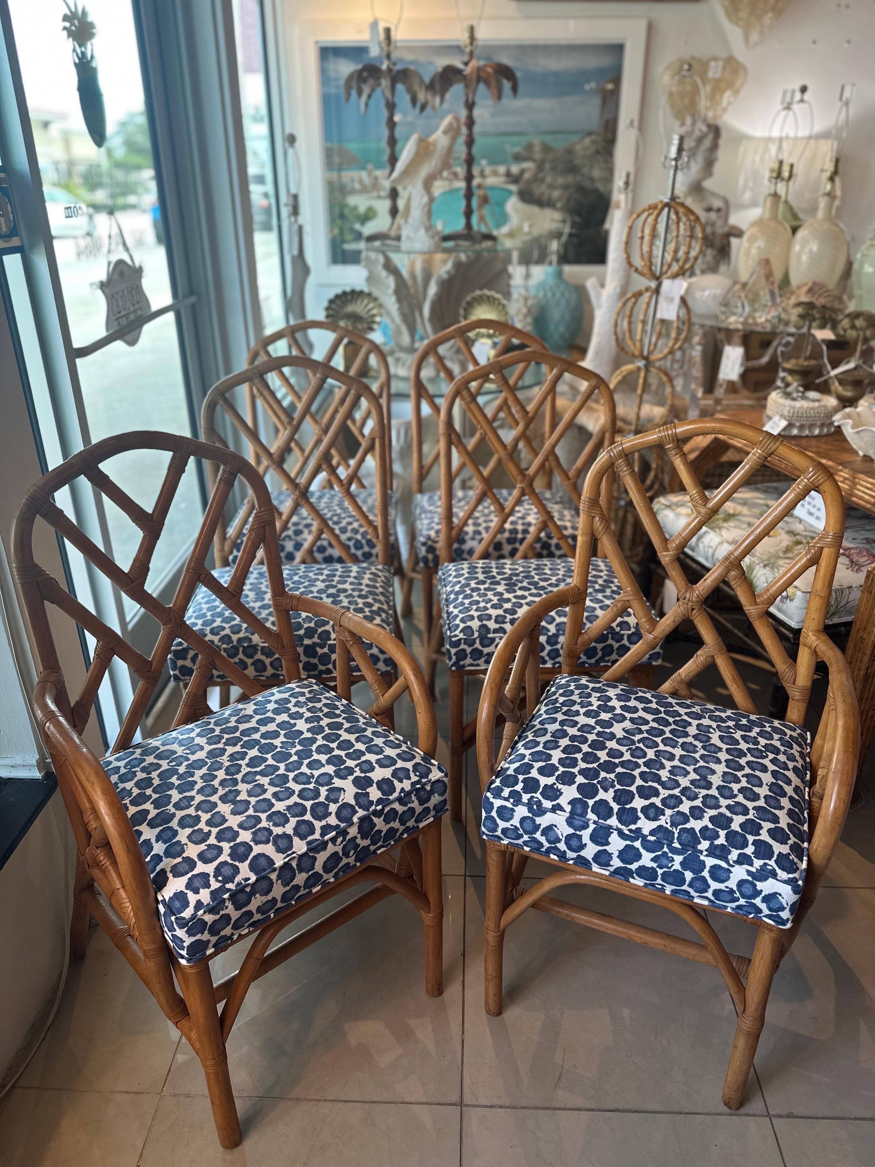 Set di 6 sedie da pranzo Chippendale cinesi in rattan d'epoca appena rivestite Blu in vendita 8