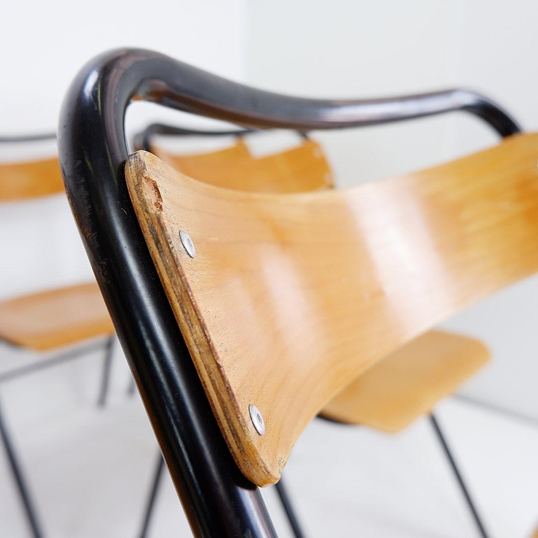 Vintage Set of 7 folding chair in metal and wood - 1960s In Fair Condition For Sale In Linkebeek, BE