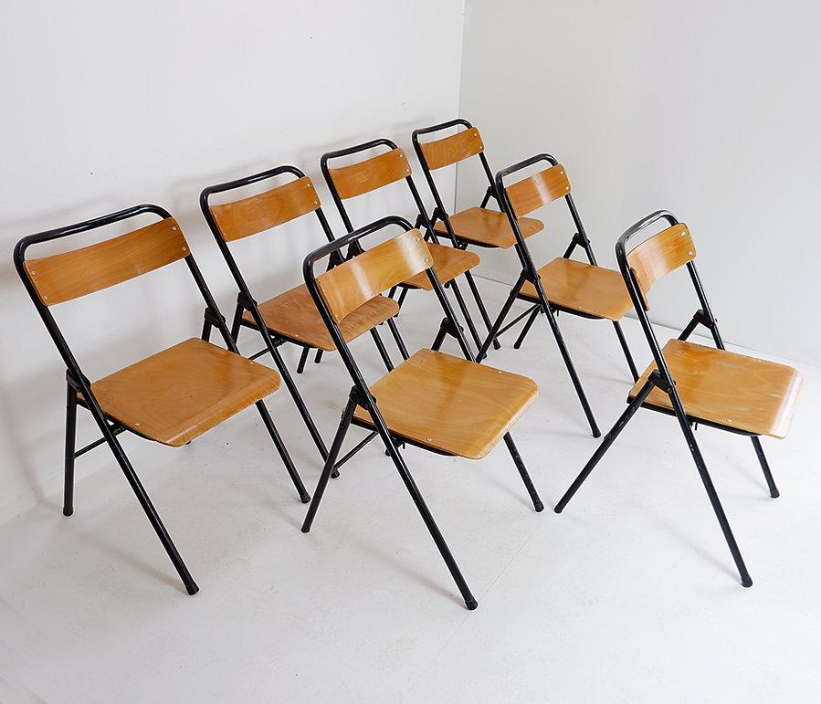Milieu du XXe siècle Ensemble vintage de 7 chaises pliantes en métal et bois - années 1960 en vente