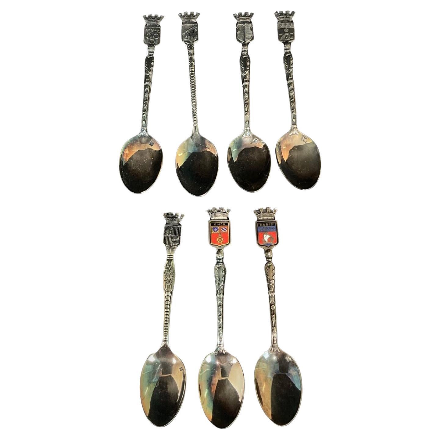 Vintage Set of 7 Silver-Plated Spoons with Blazon Design - French Origin - 2Y446 (Jeu de 7 cuillères en métal argenté avec design de blason) en vente