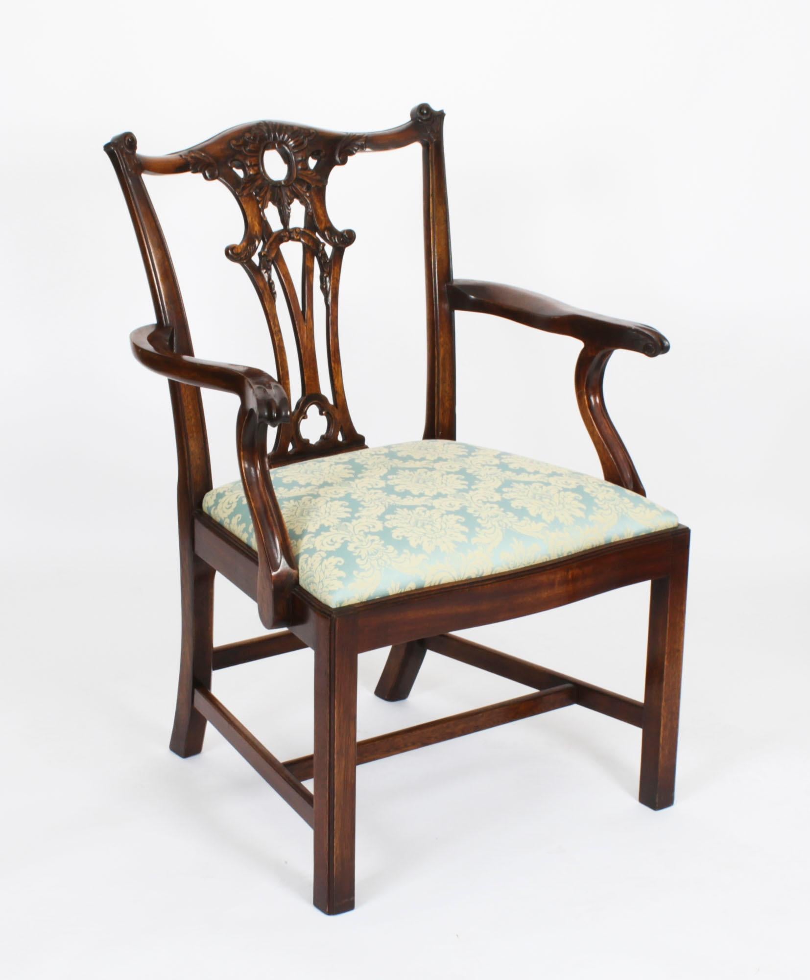 Ensemble vintage de 8 fauteuils néo- Chippendale 20ème siècle Bon état - En vente à London, GB