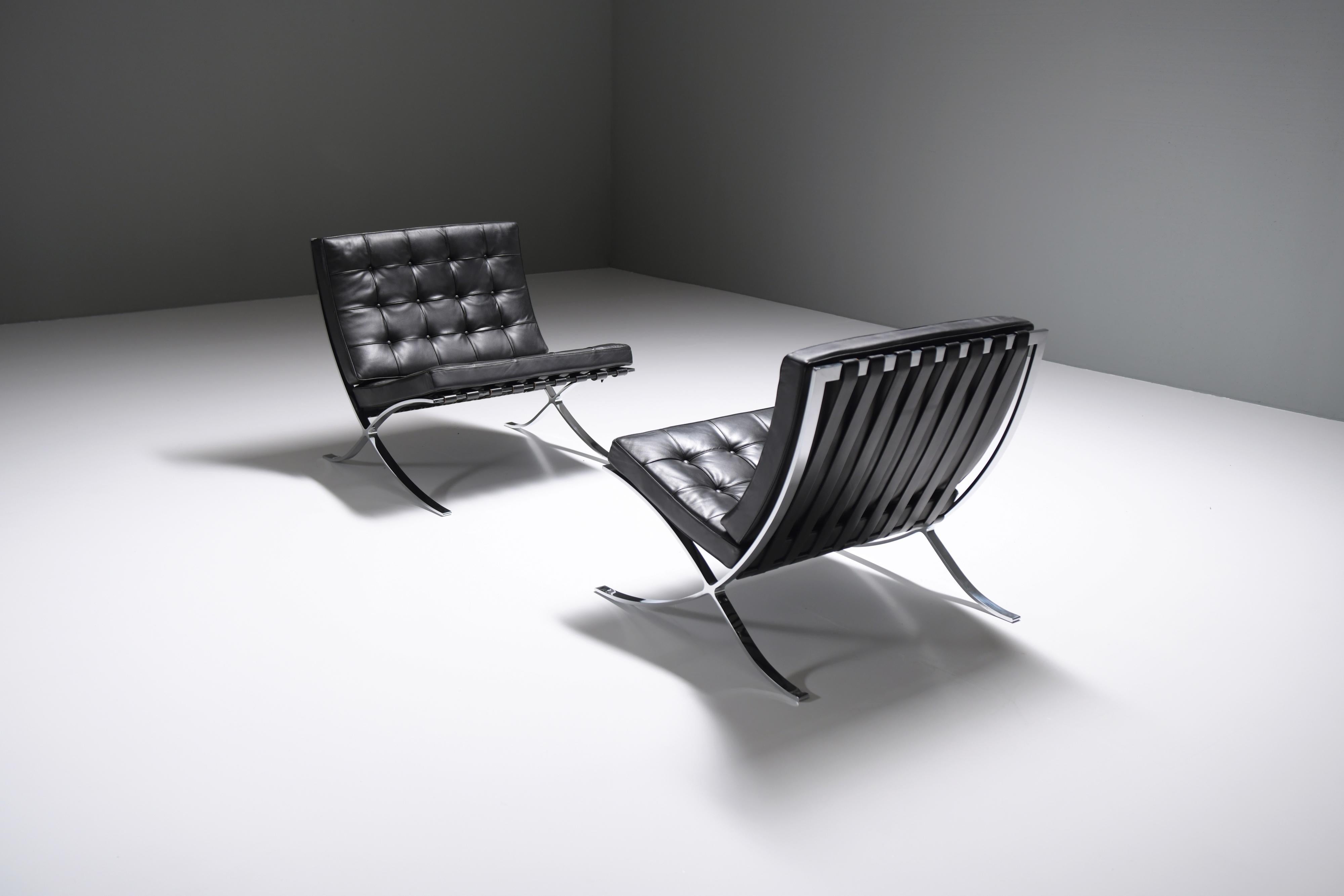 Great matching Barcelona chair set in its original black leather in a mint condition.
Bought in 1991 by its first owner.
Designed by Ludwig Mies van der Rohe for Knoll International

Barcelona chair, designed by the architect Mies van der Rohe for