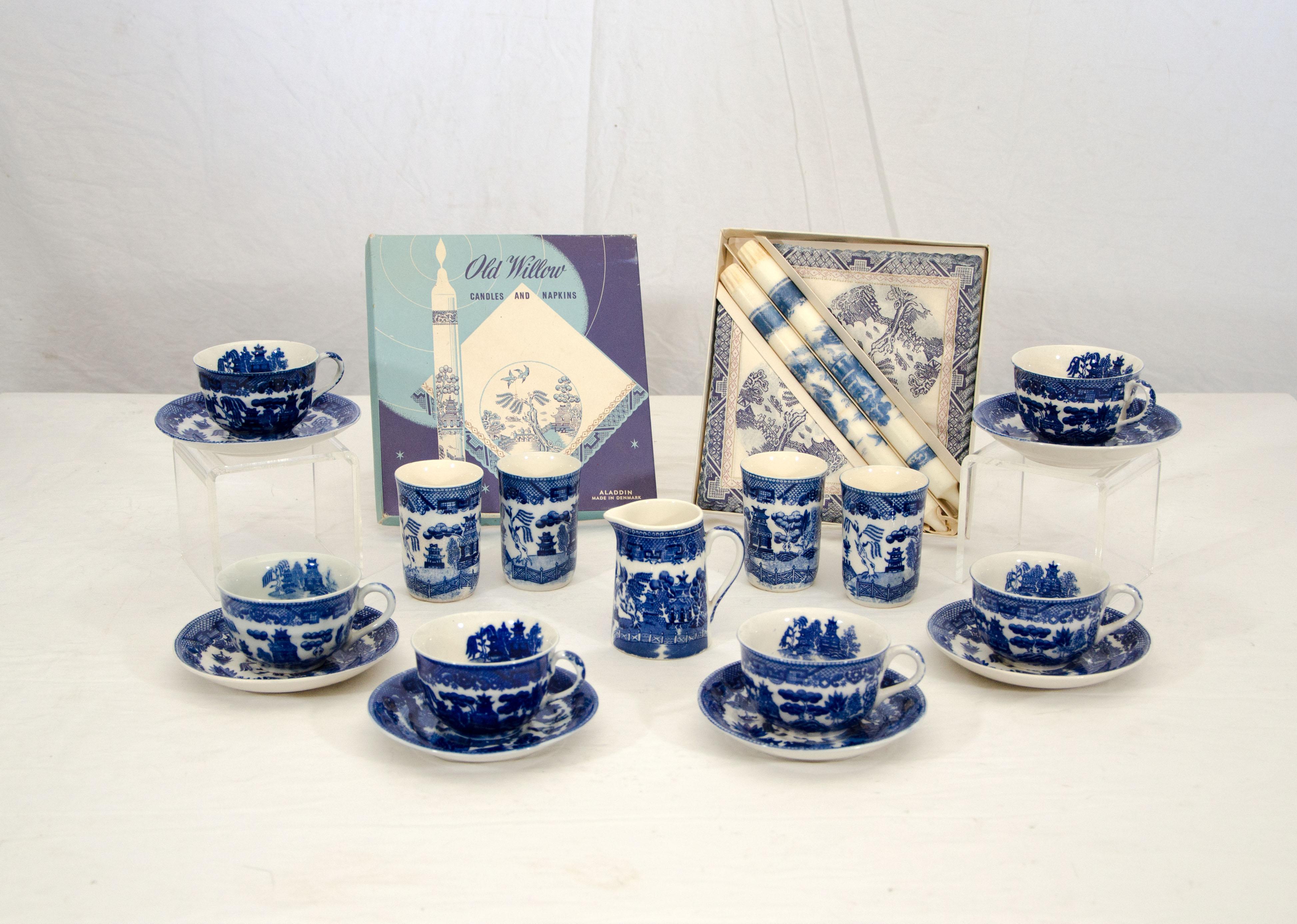 Vintage Set of Blue Willow China Service 117 Pieces 3