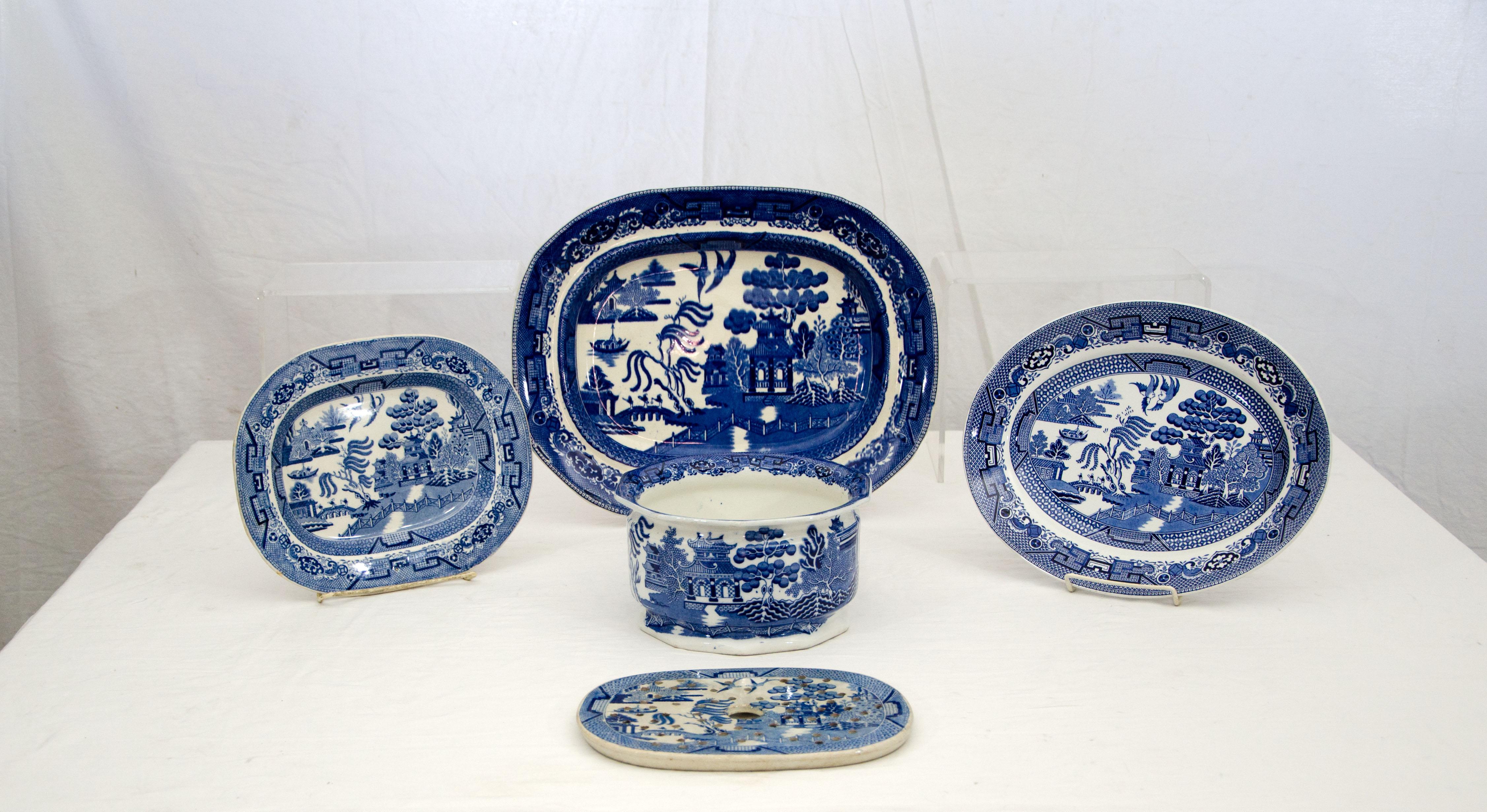 Victorian Vintage Set of Blue Willow China Service 117 Pieces
