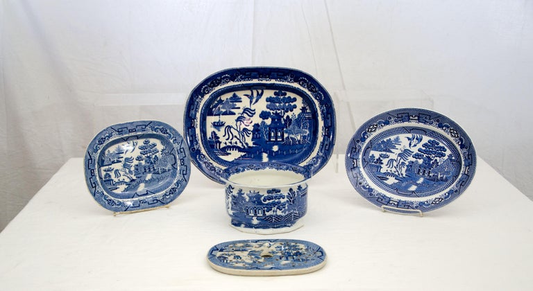 Vintage Set of Blue Willow China Service 117 Pieces