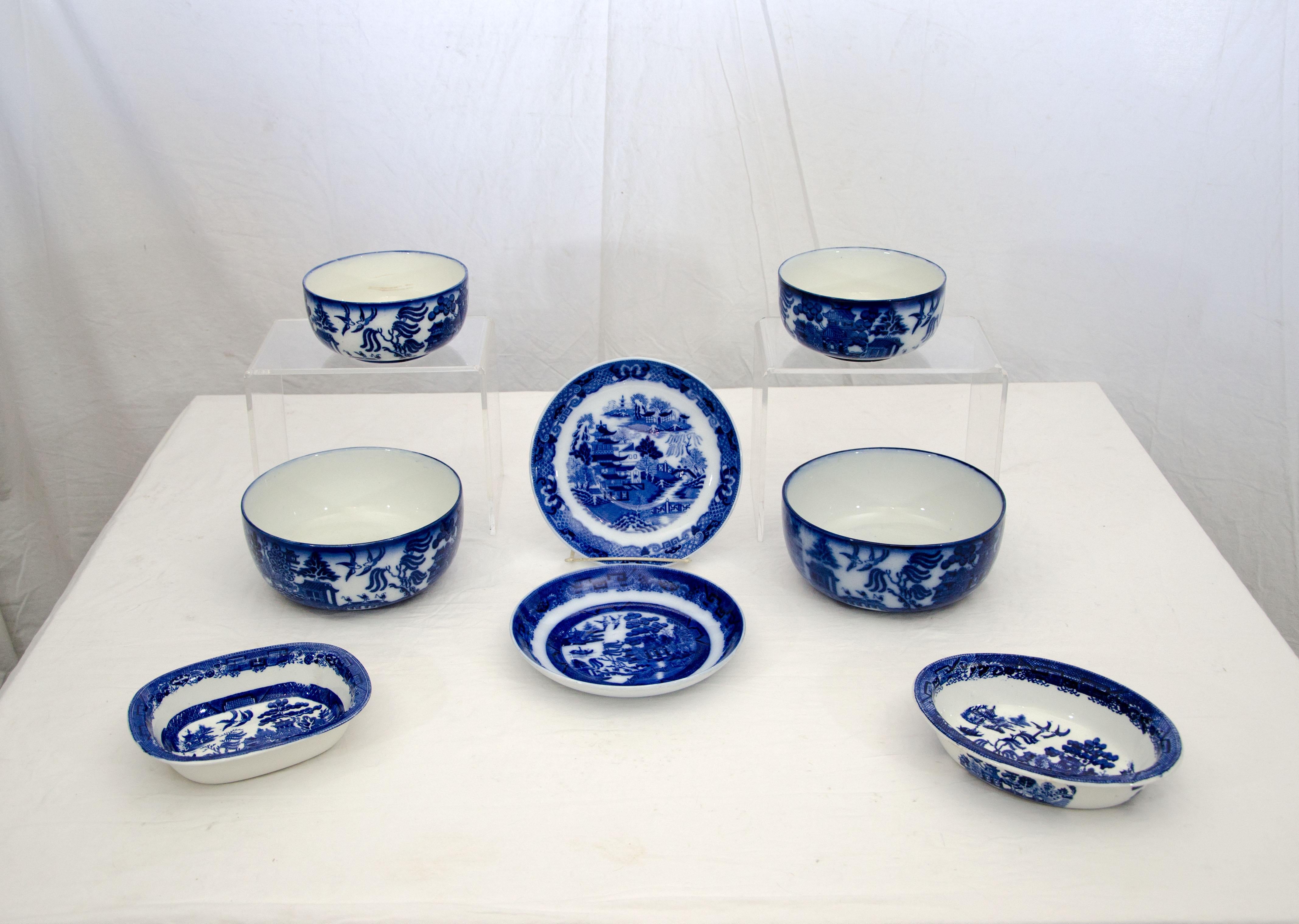 English Vintage Set of Blue Willow China Service 117 Pieces